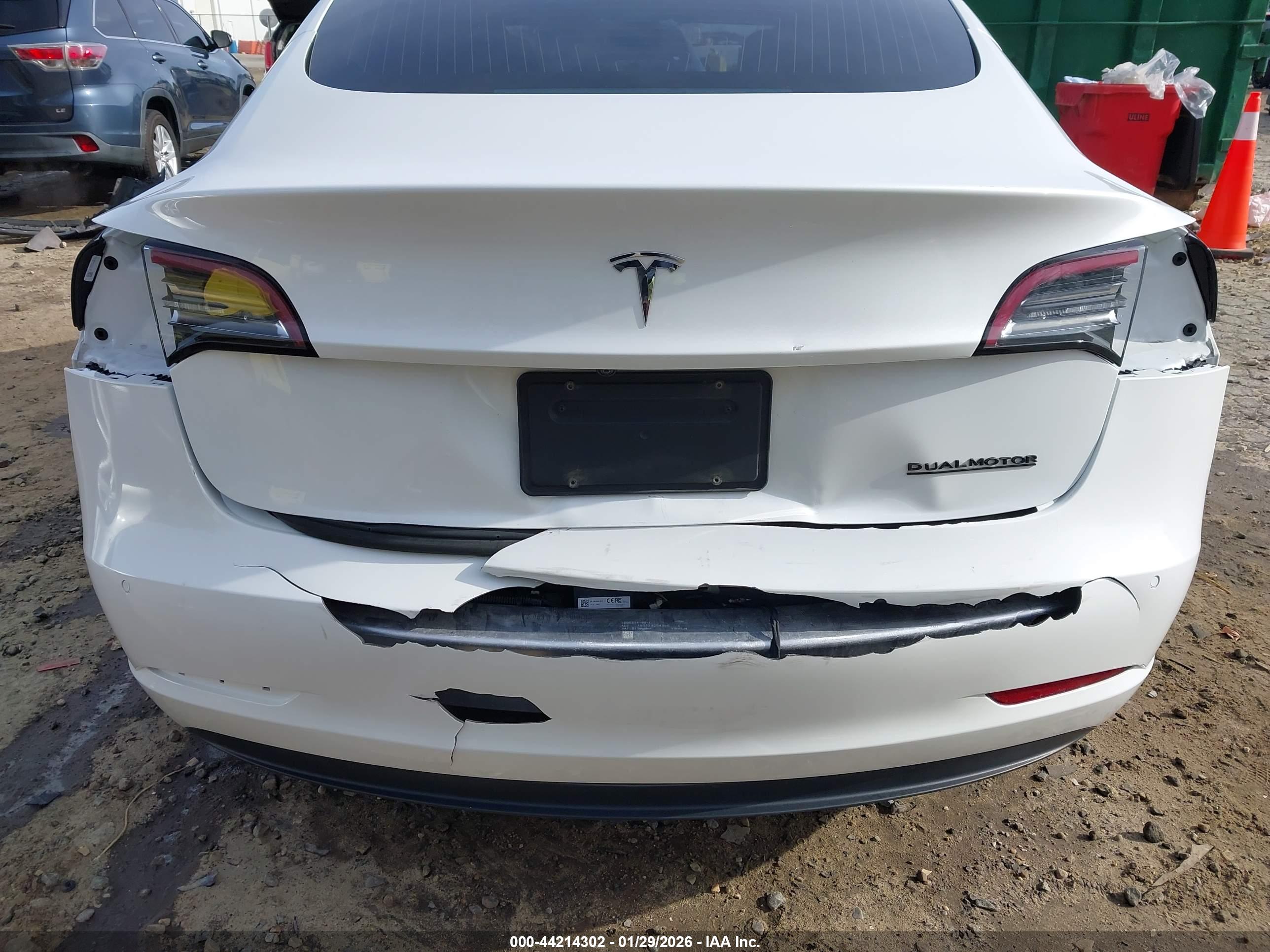 TESLA MODEL image 6