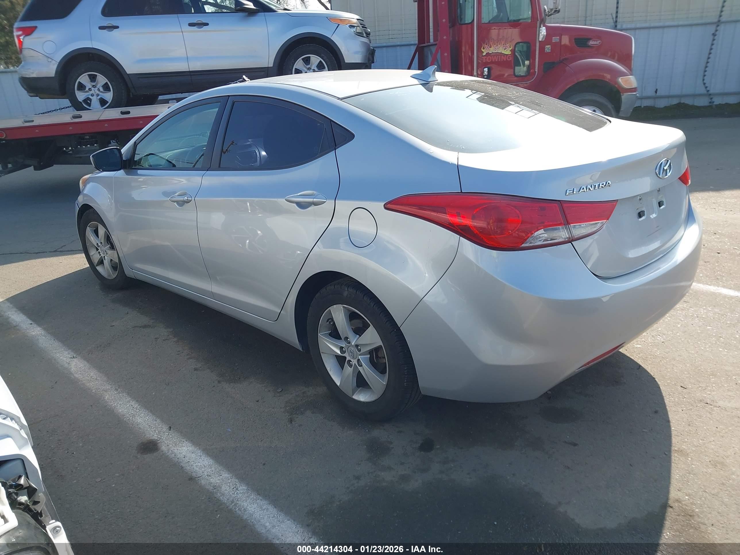 HYUNDAI ELANTRA image 3