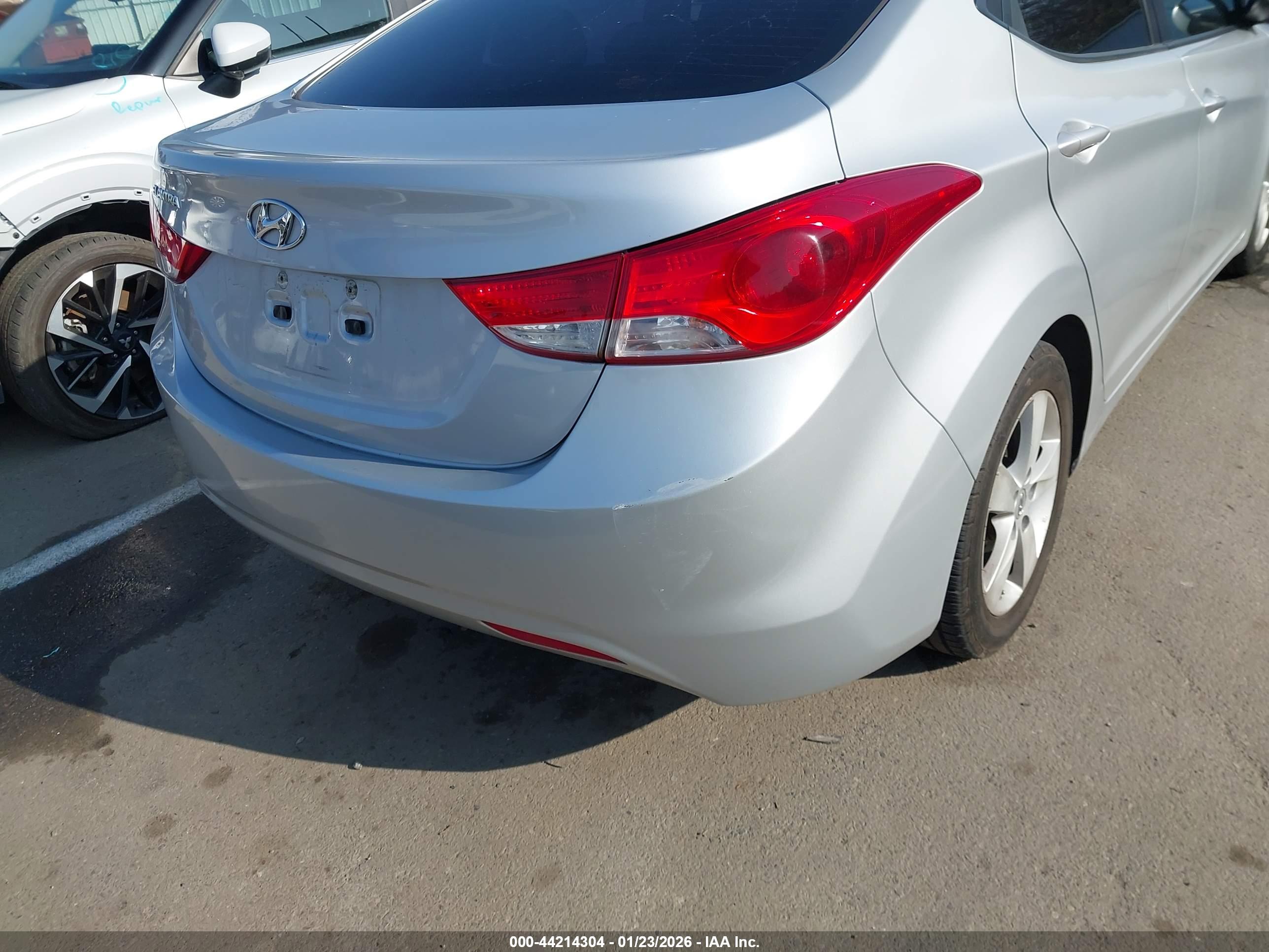 HYUNDAI ELANTRA image 6