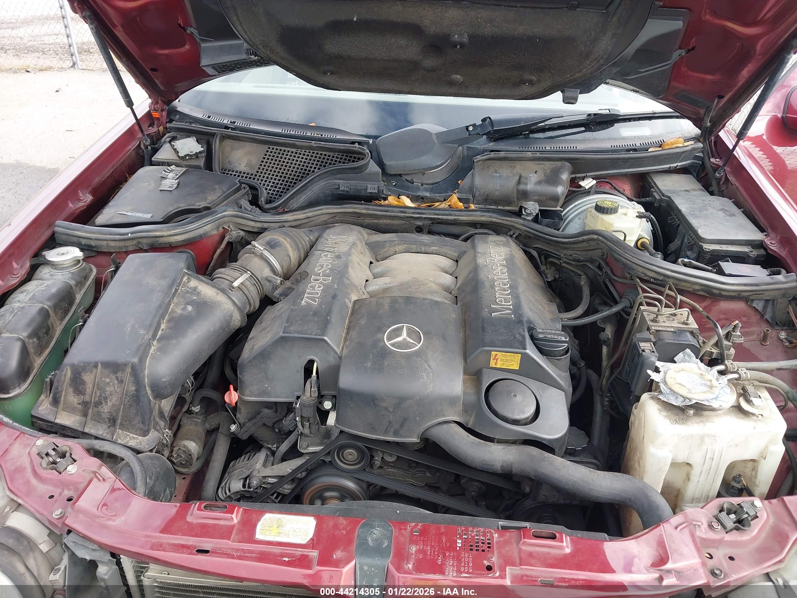 MERCEDES-BENZ E image 10