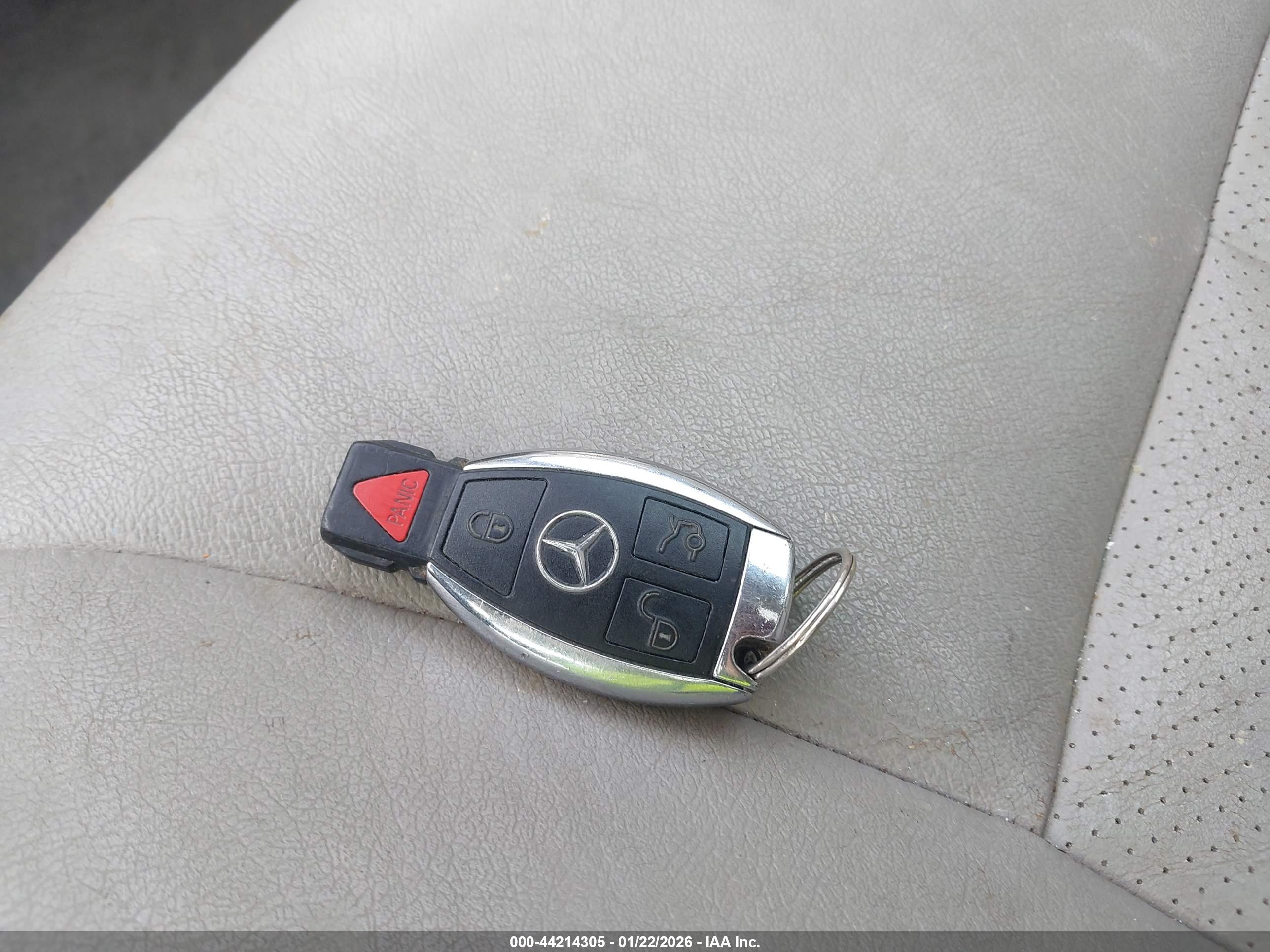 MERCEDES-BENZ E image 11