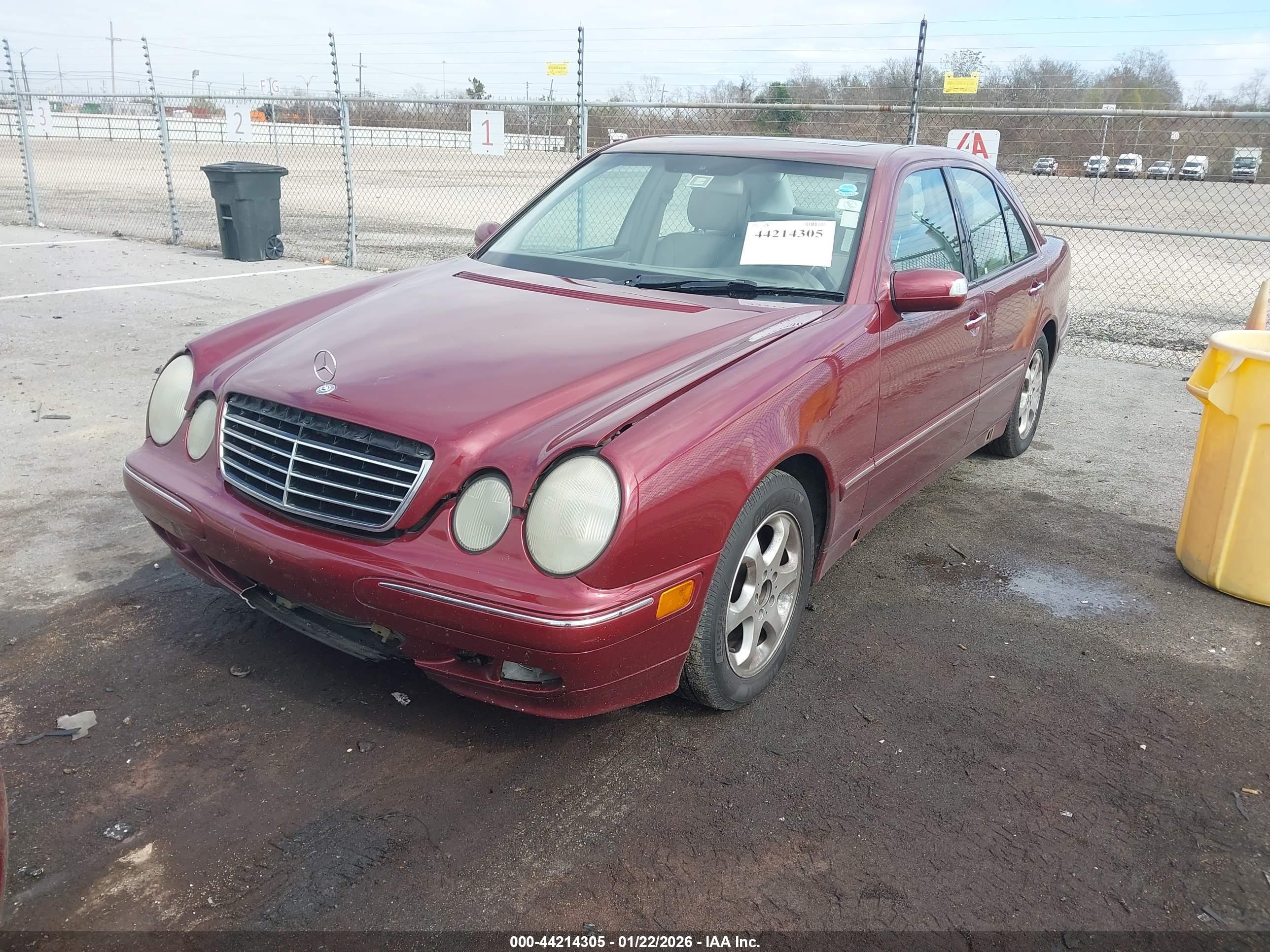 MERCEDES-BENZ E image 2