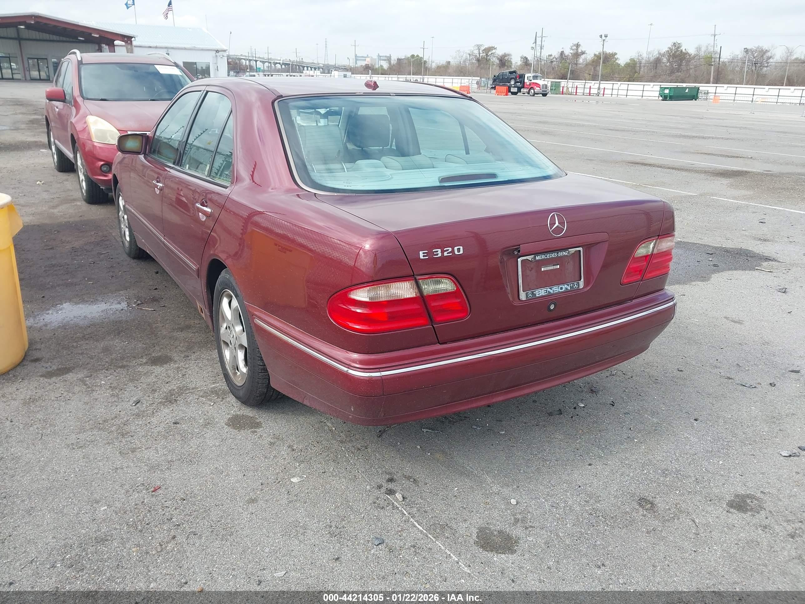 MERCEDES-BENZ E image 3