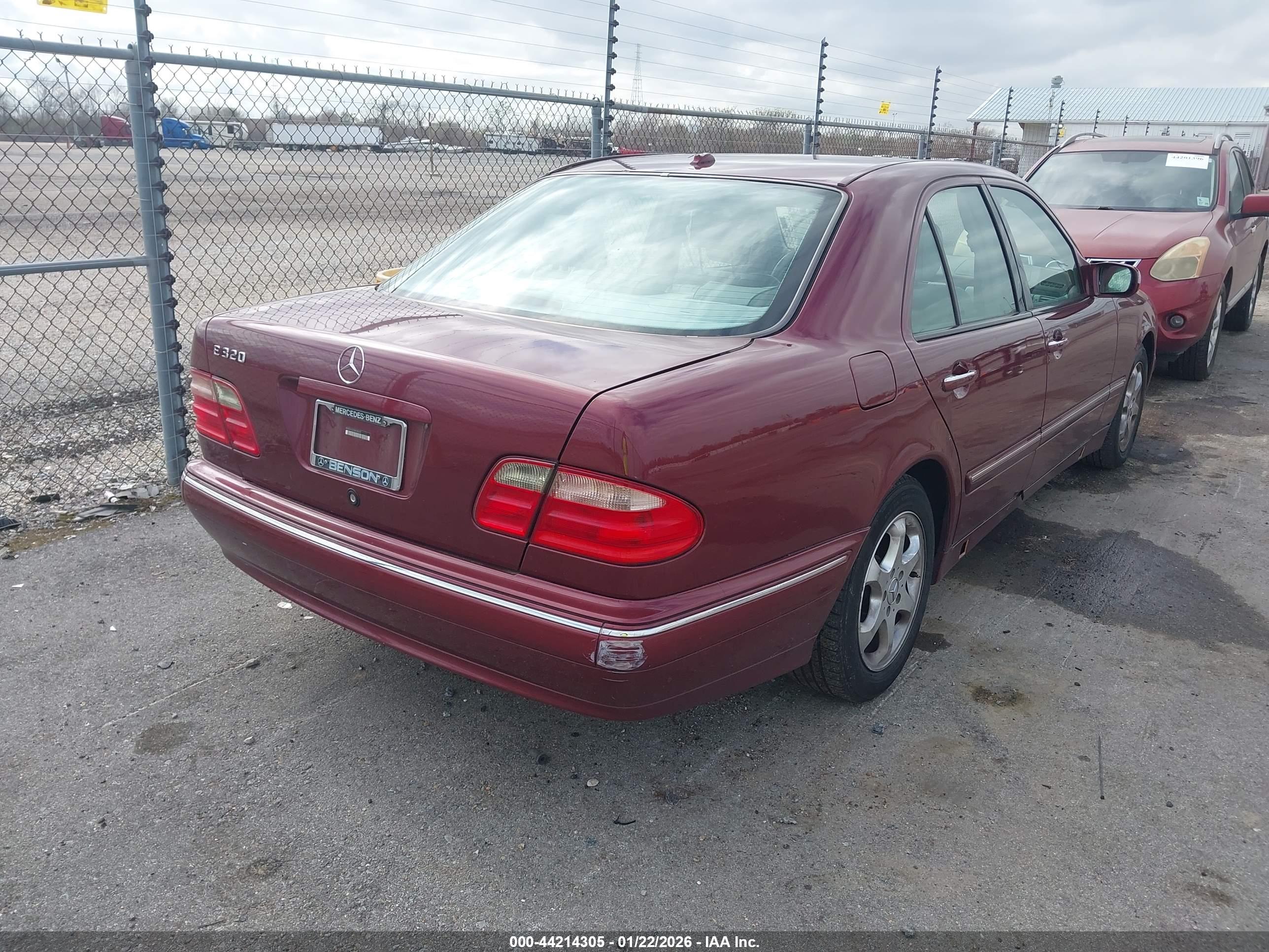 MERCEDES-BENZ E image 4