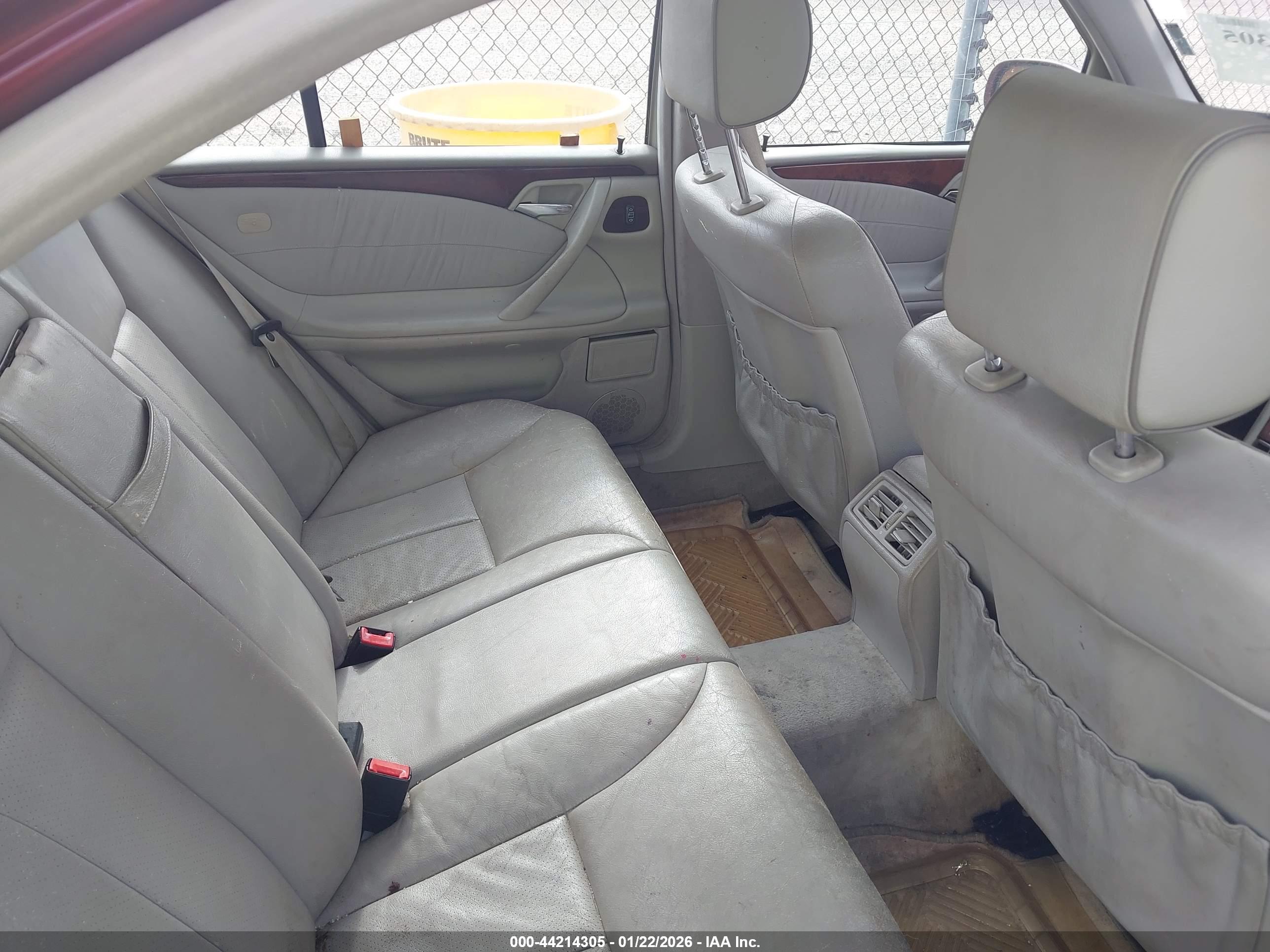 MERCEDES-BENZ E image 8