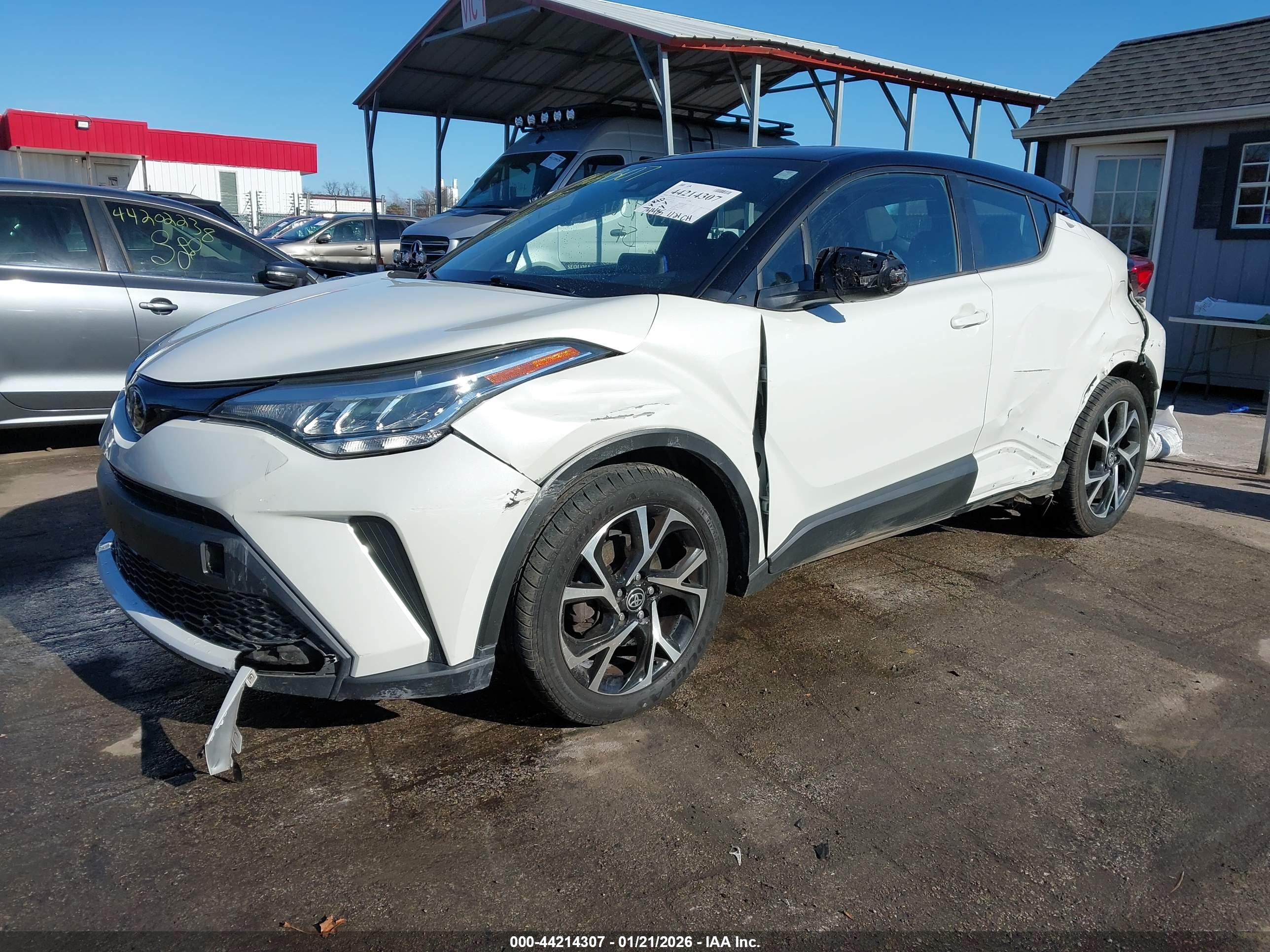 TOYOTA C-HR image 2