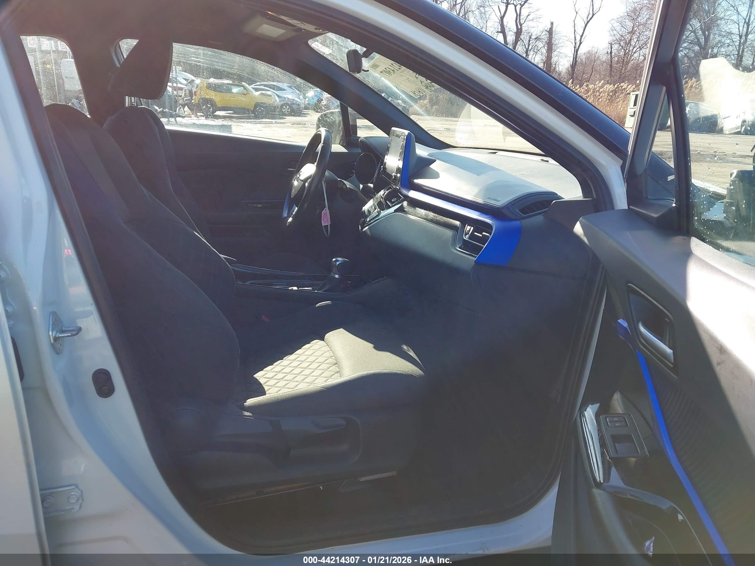 TOYOTA C-HR image 5