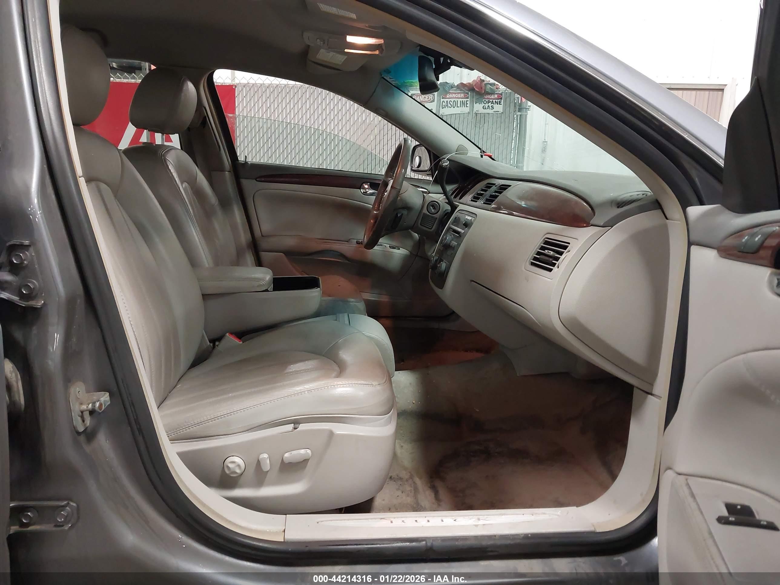 BUICK LUCERNE image 5