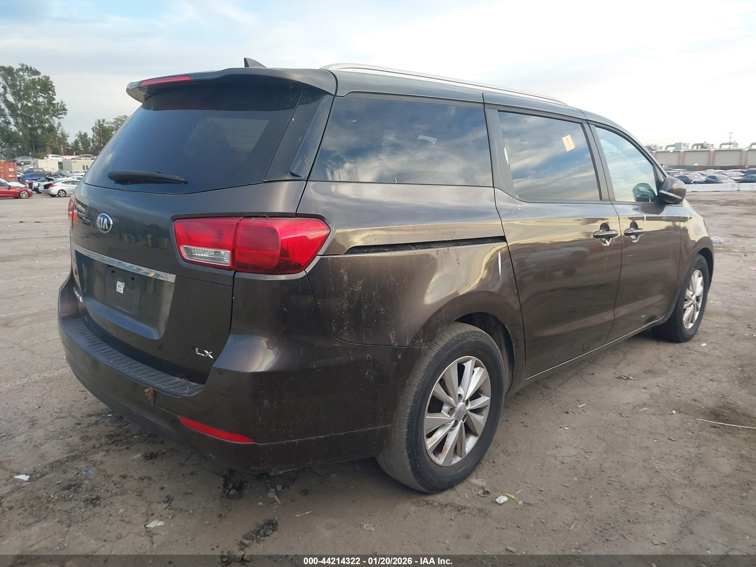 KIA SEDONA image 4