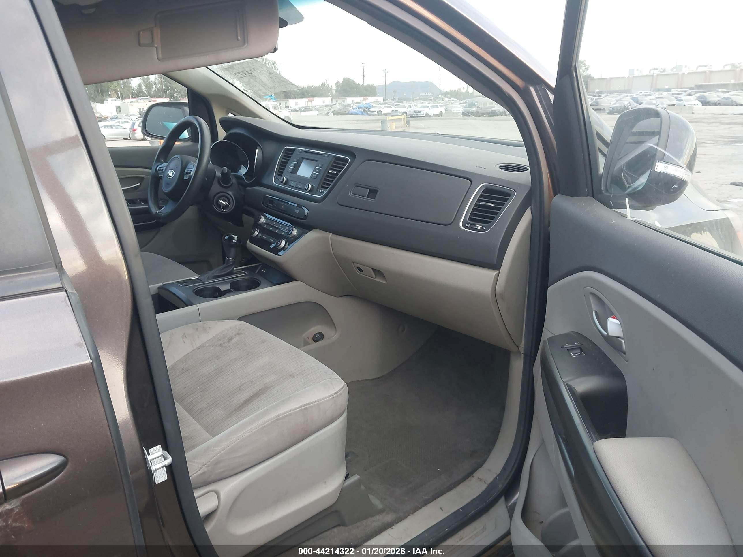 KIA SEDONA image 5