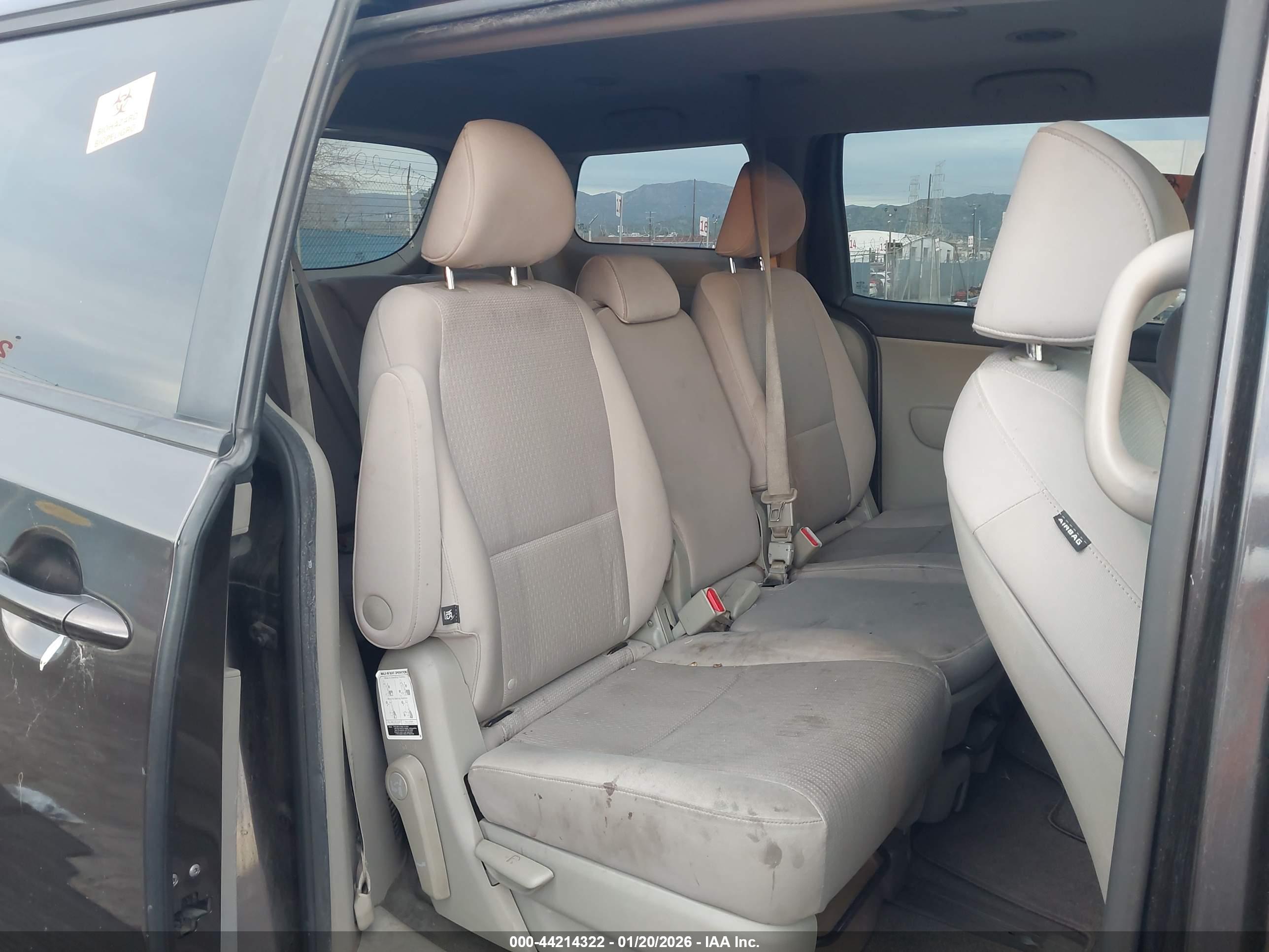 KIA SEDONA image 8