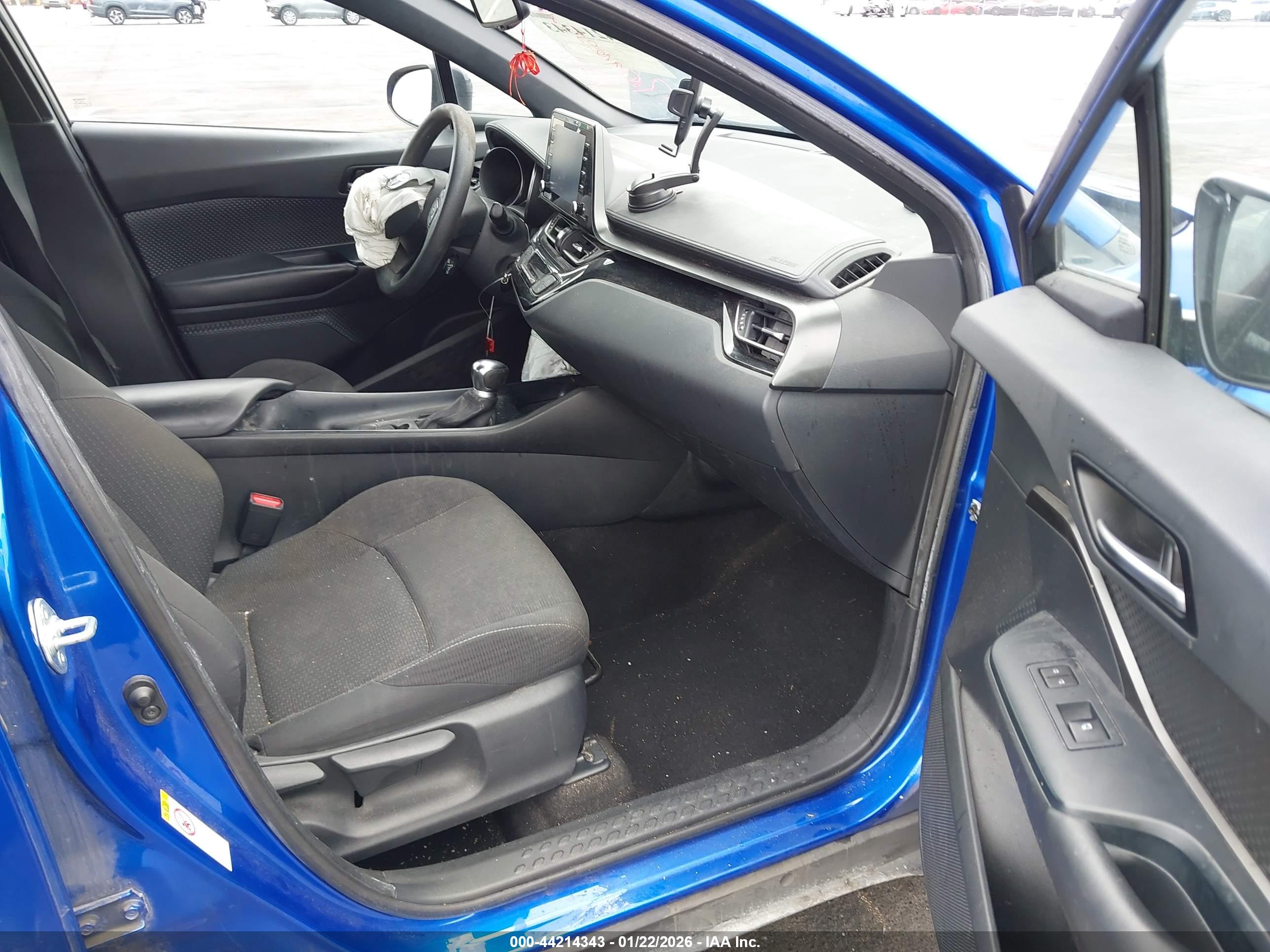TOYOTA C-HR image 5