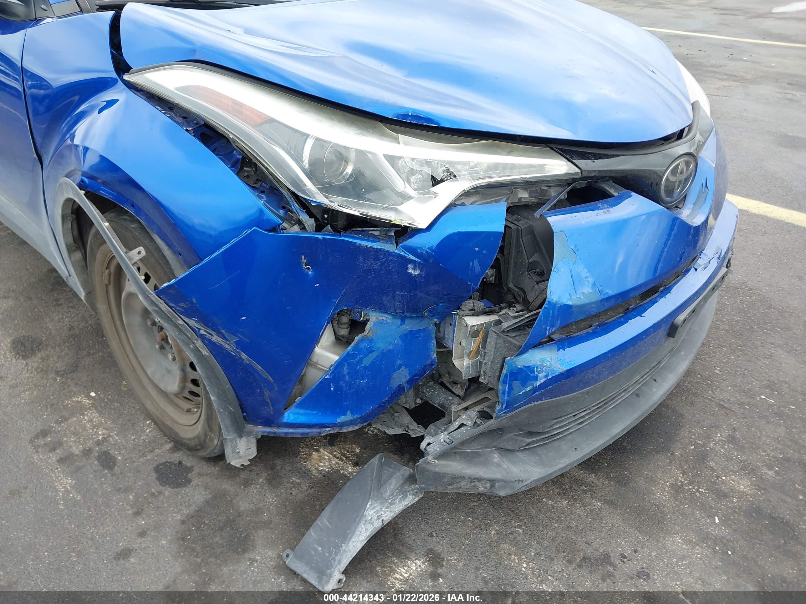 TOYOTA C-HR image 6