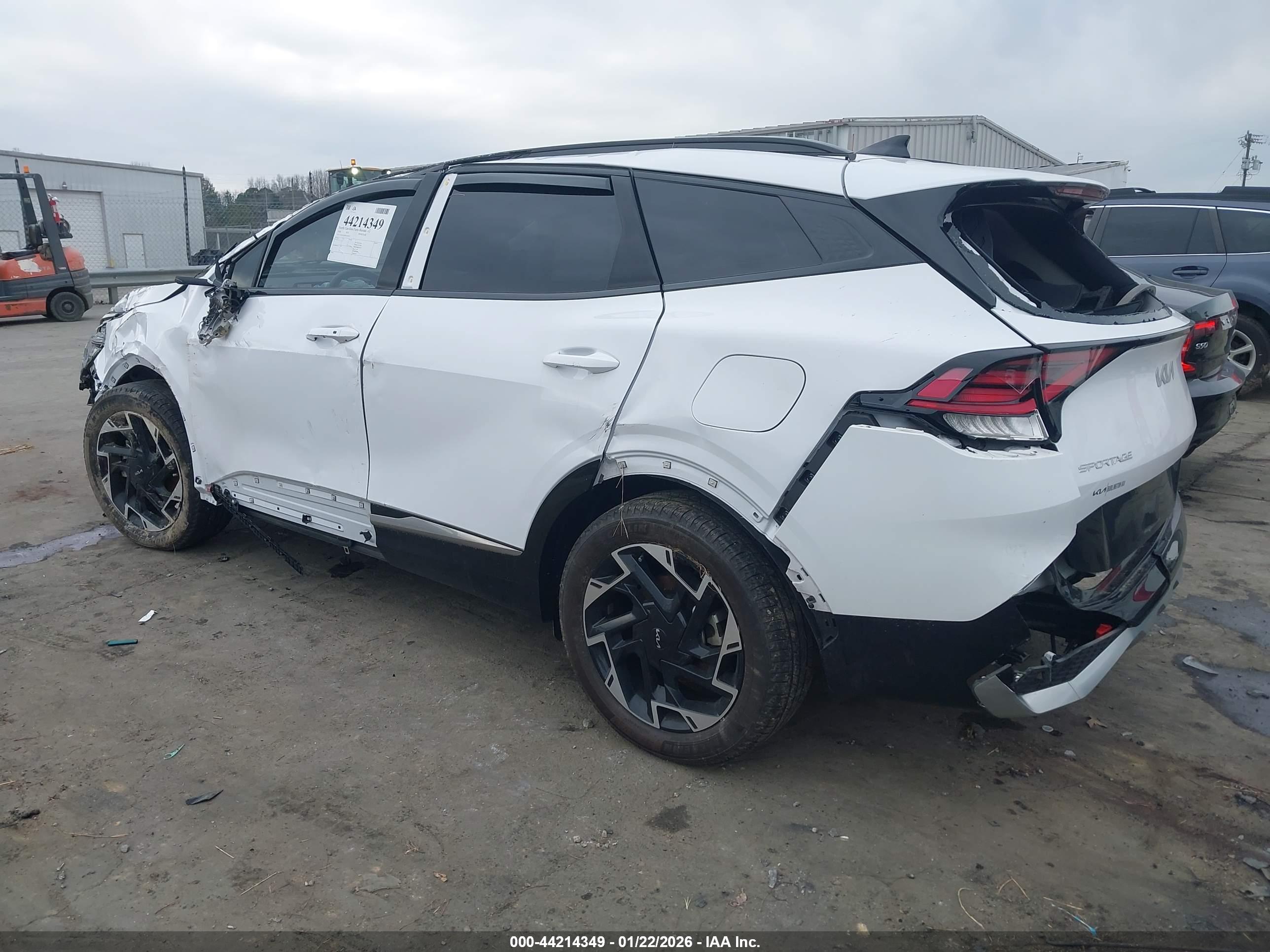 KIA SPORTAGE image 3