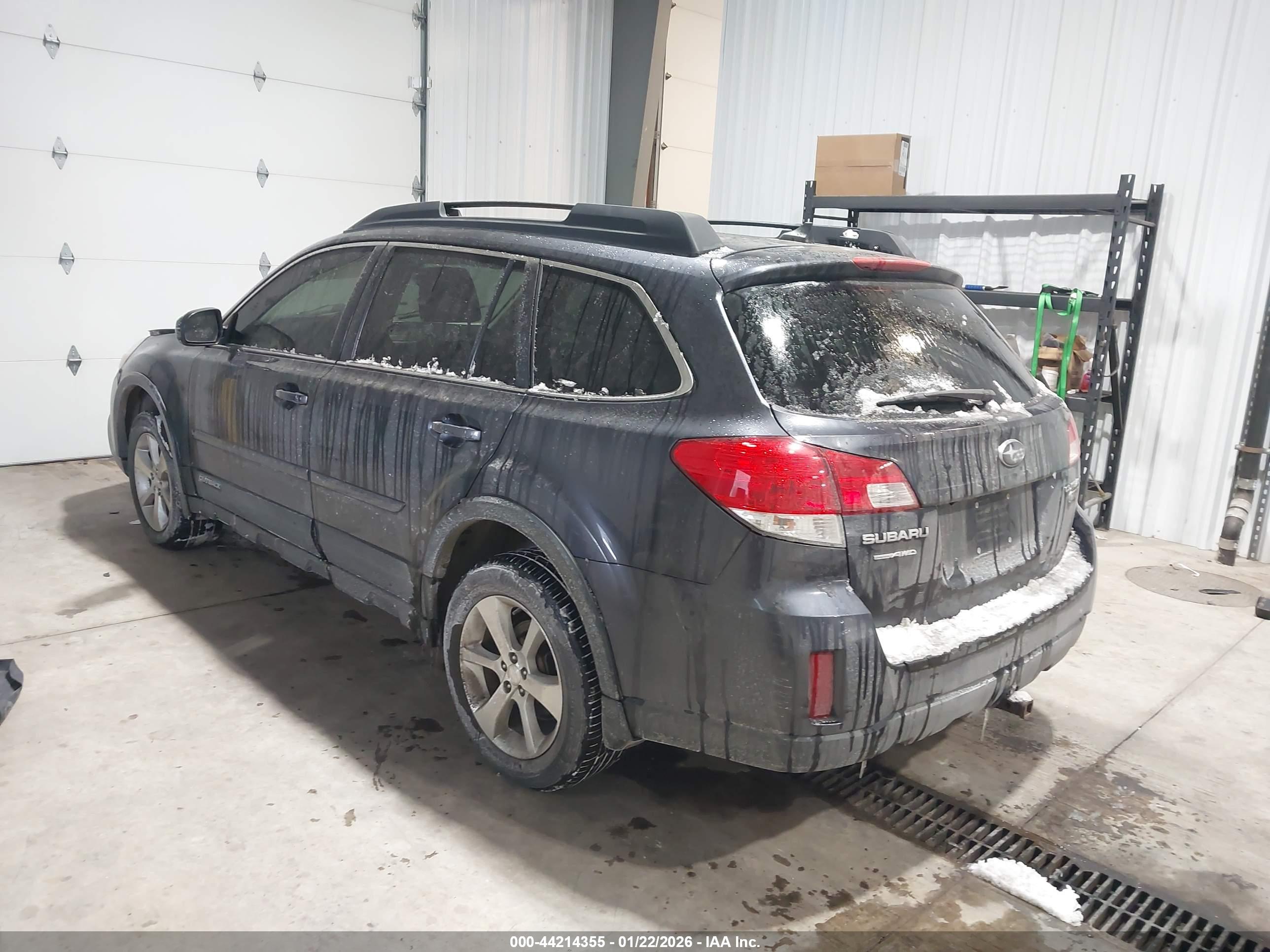 SUBARU OUTBACK image 3