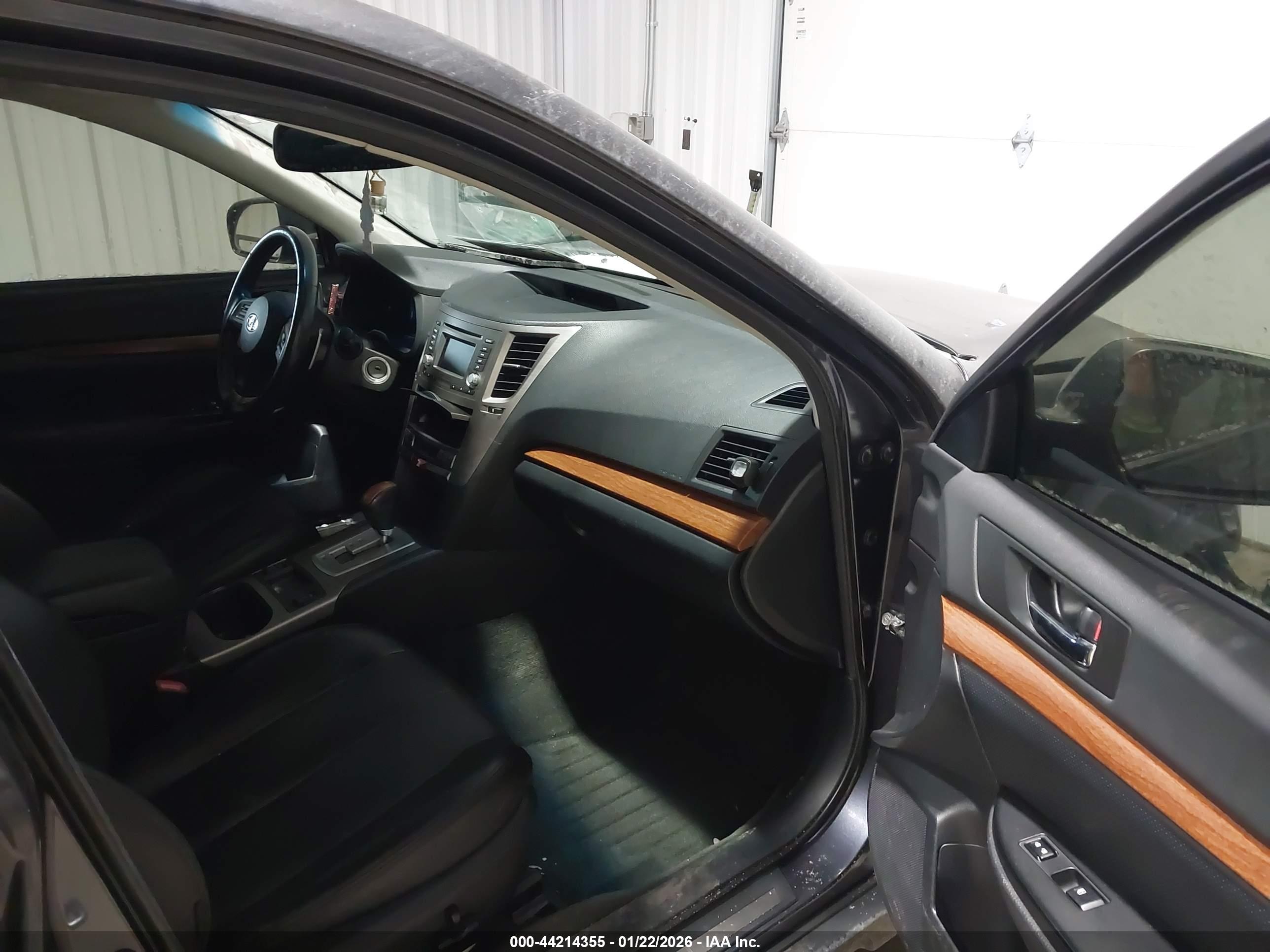 SUBARU OUTBACK image 5