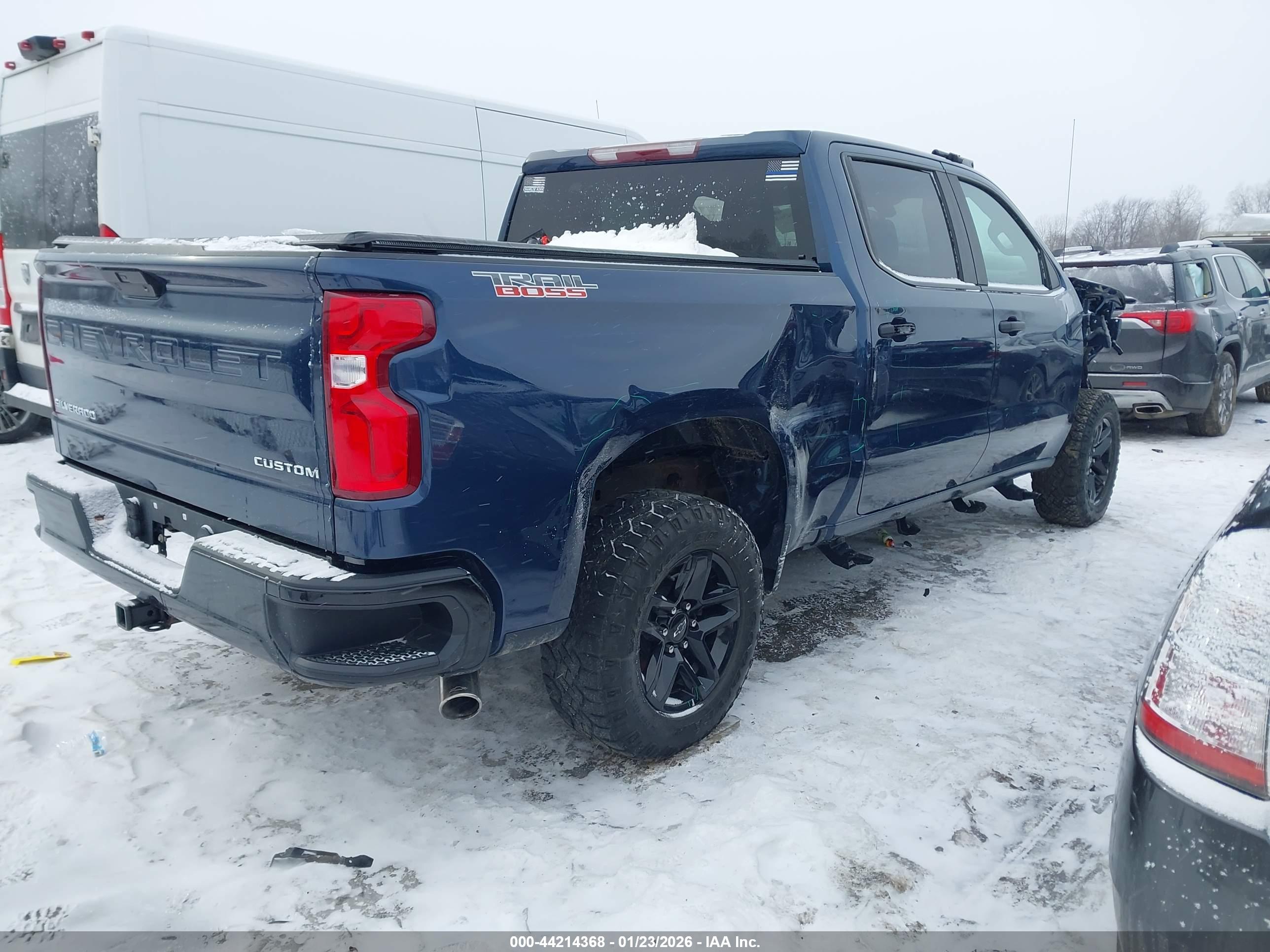 CHEVROLET SILVERADO image 4