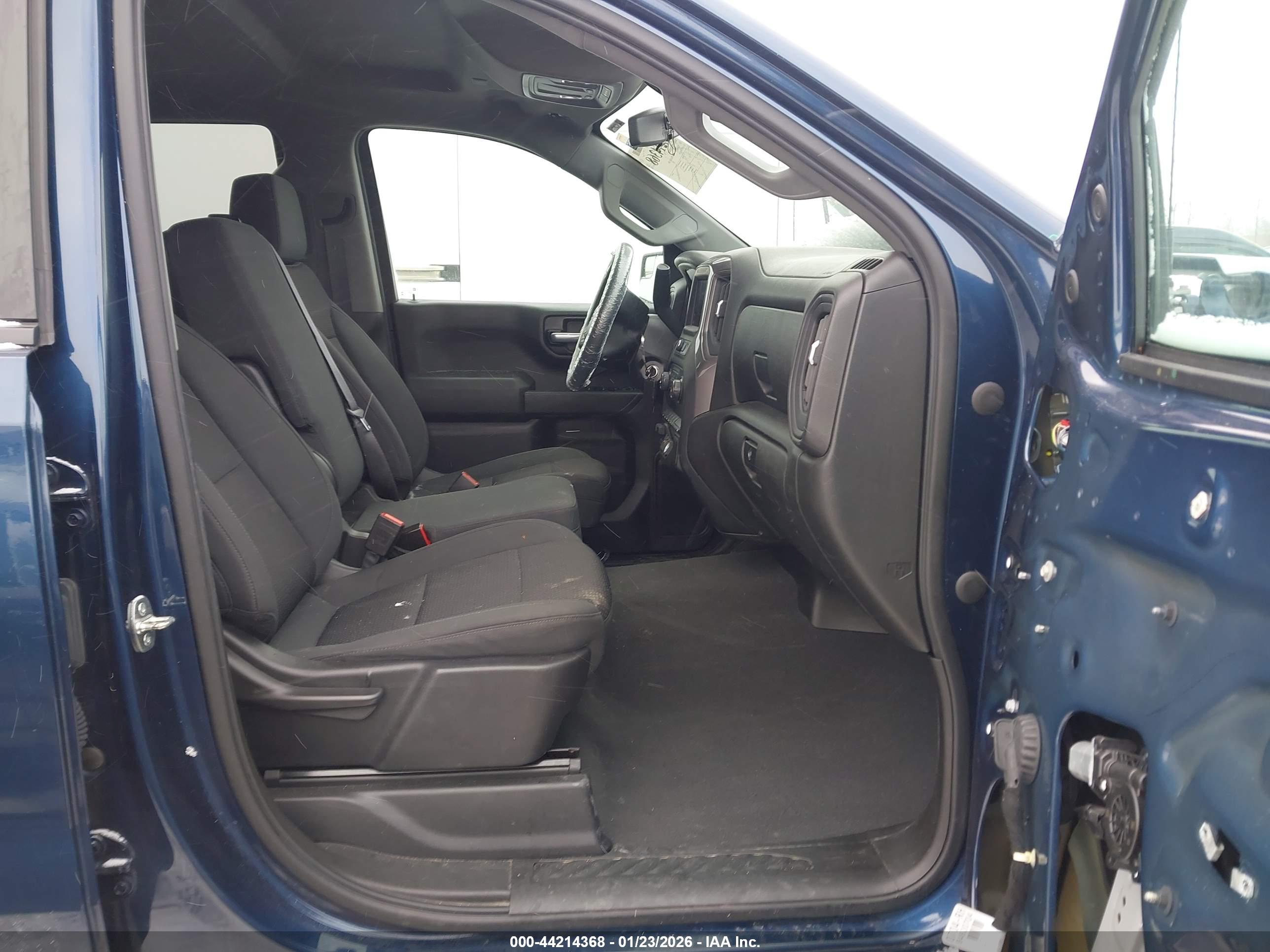 CHEVROLET SILVERADO image 5