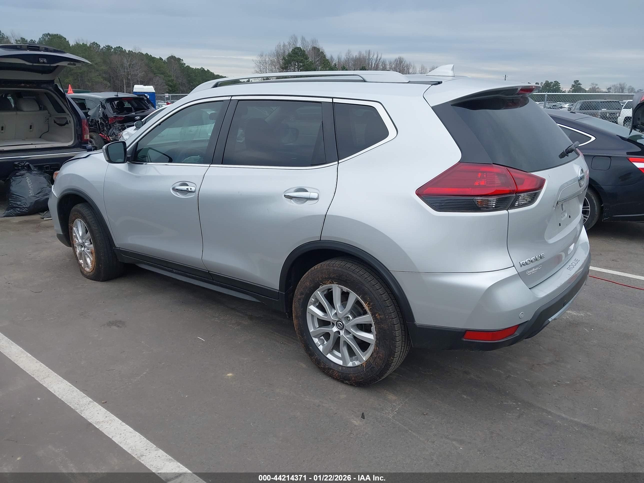 NISSAN ROGUE image 3