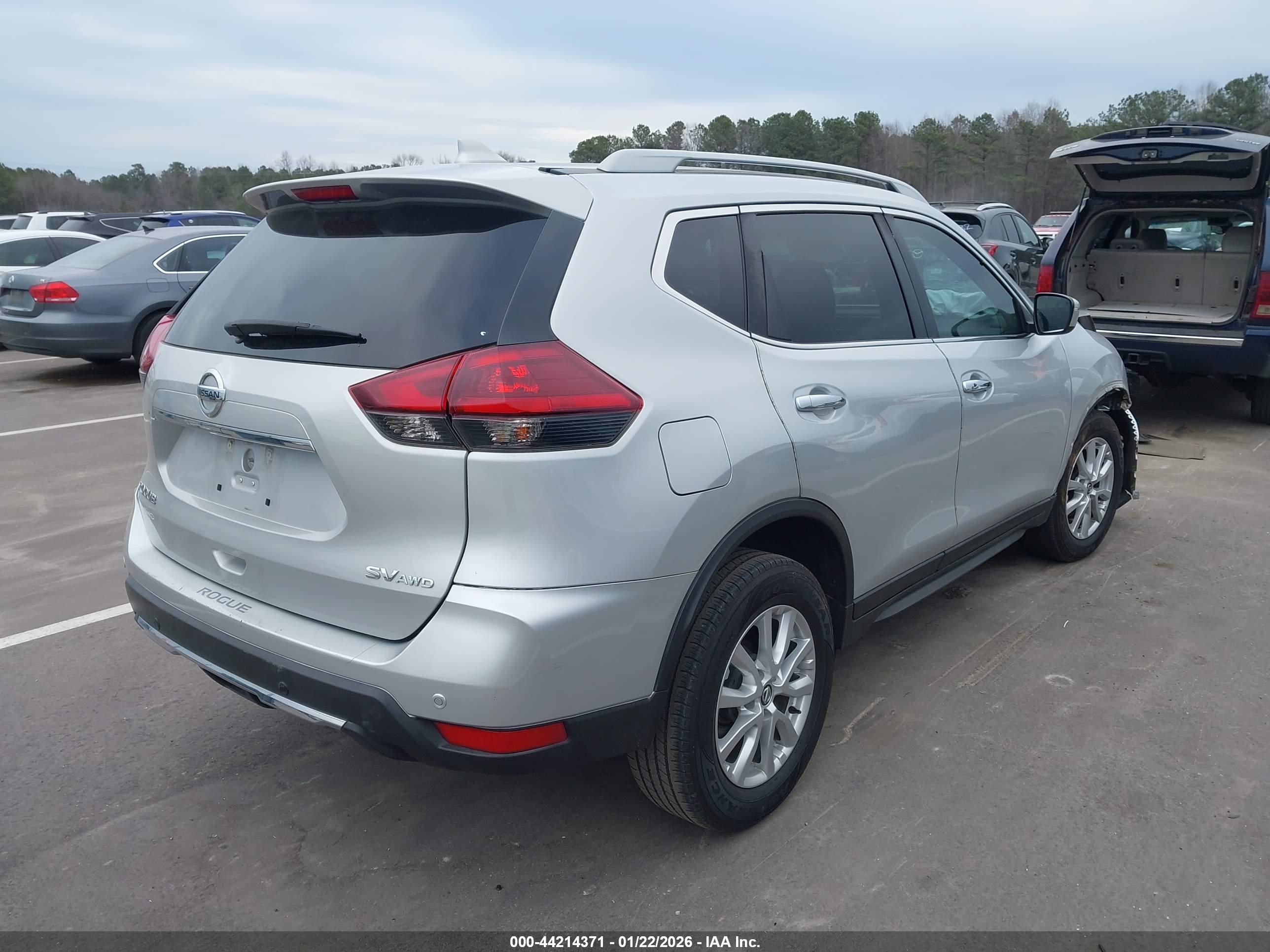 NISSAN ROGUE image 4