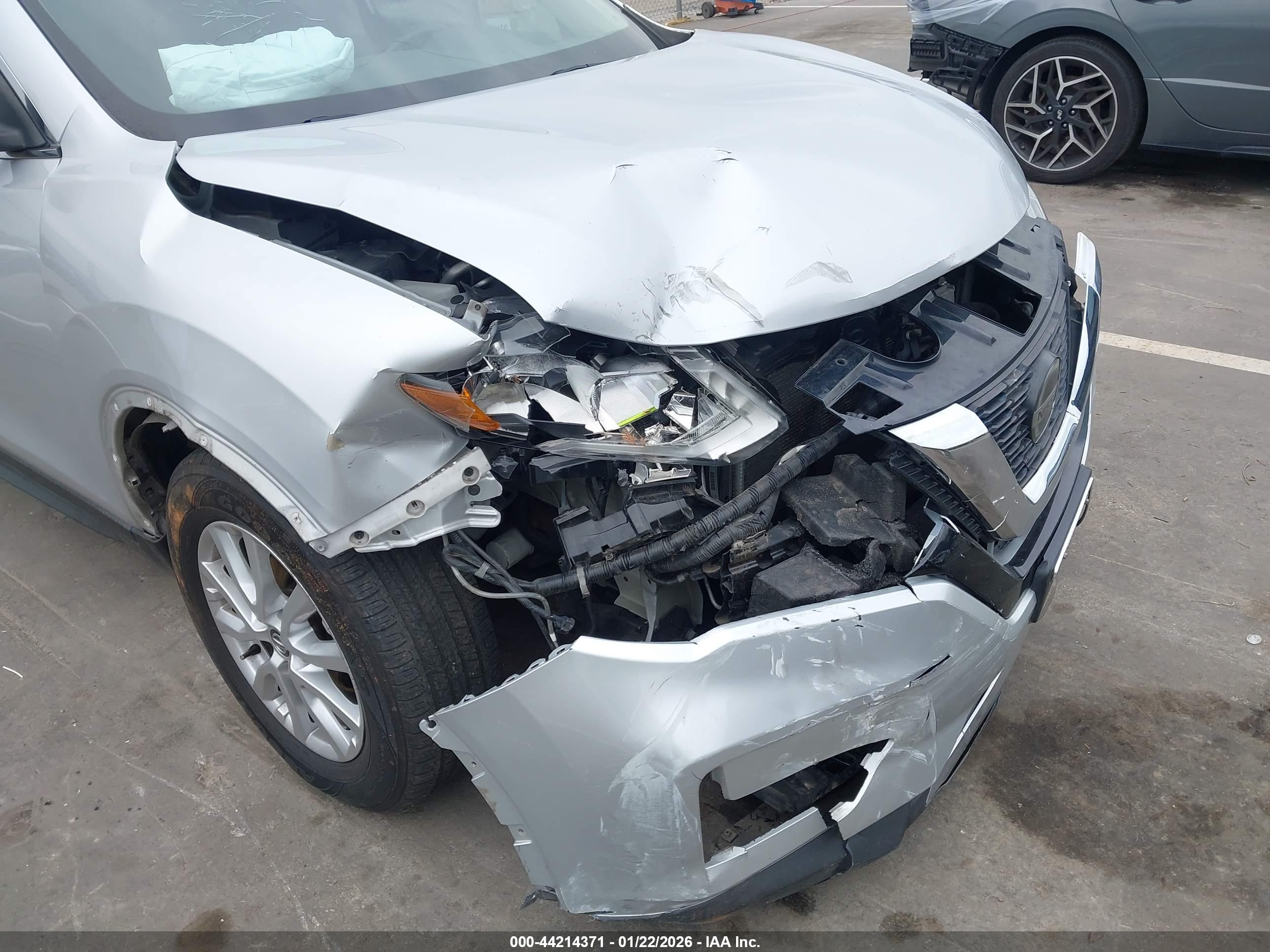 NISSAN ROGUE image 6