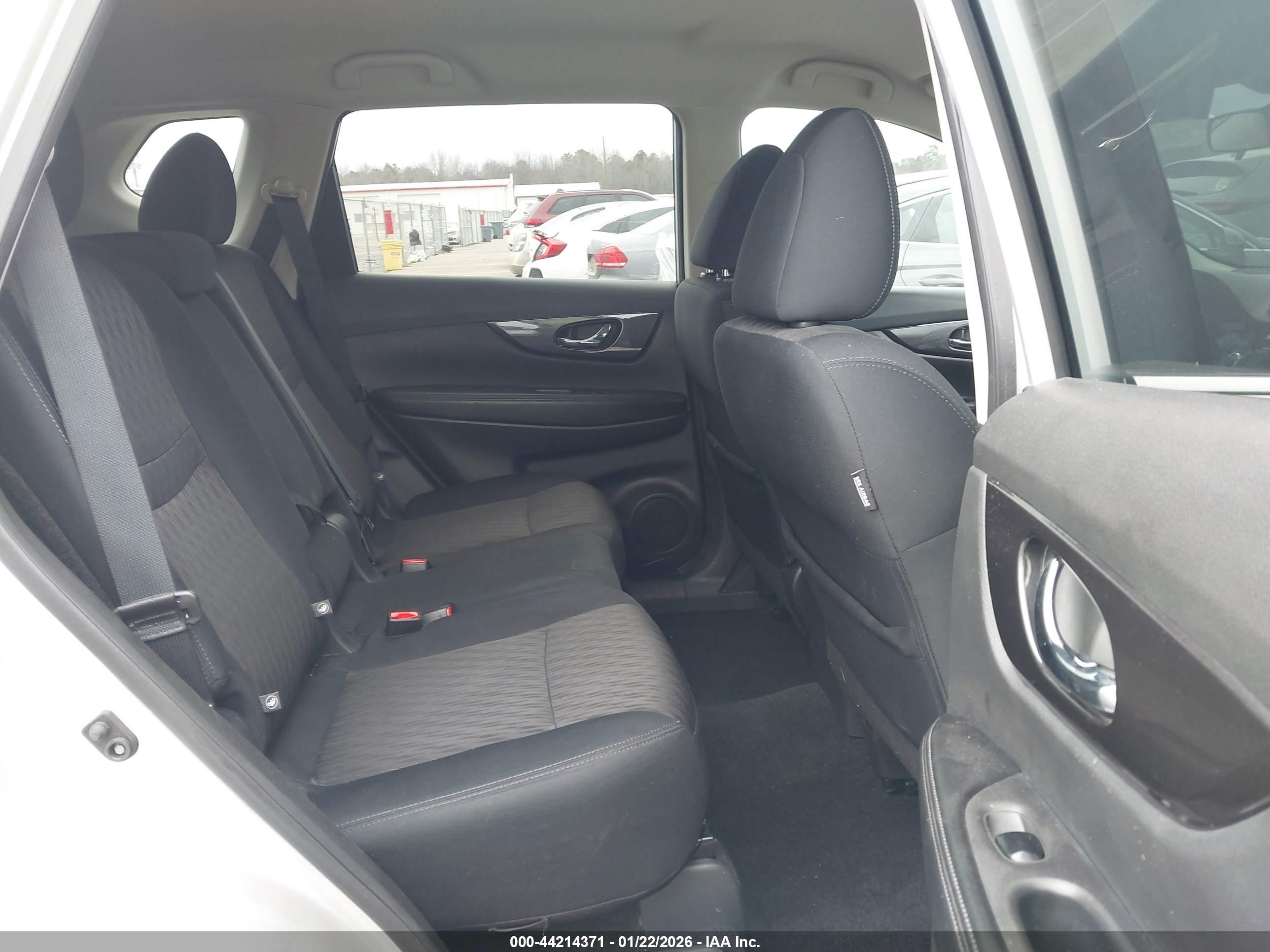 NISSAN ROGUE image 8