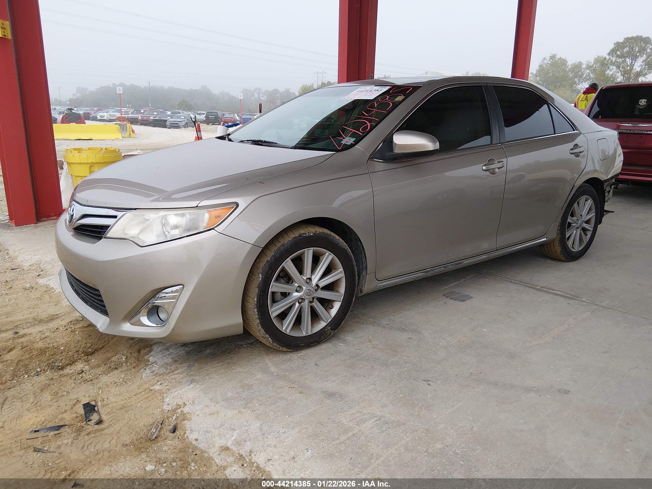 TOYOTA CAMRY image 2