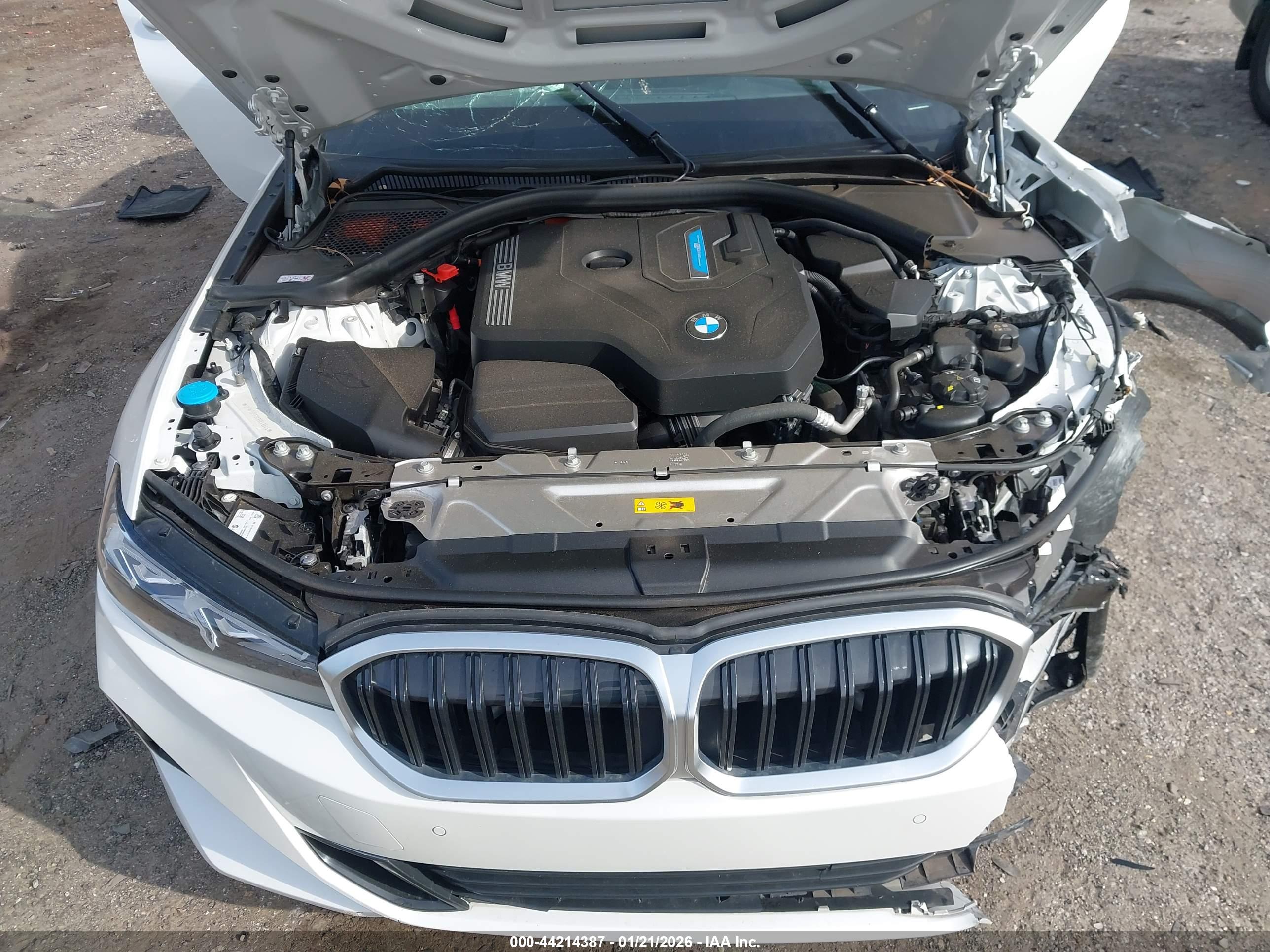 BMW 330E image 10