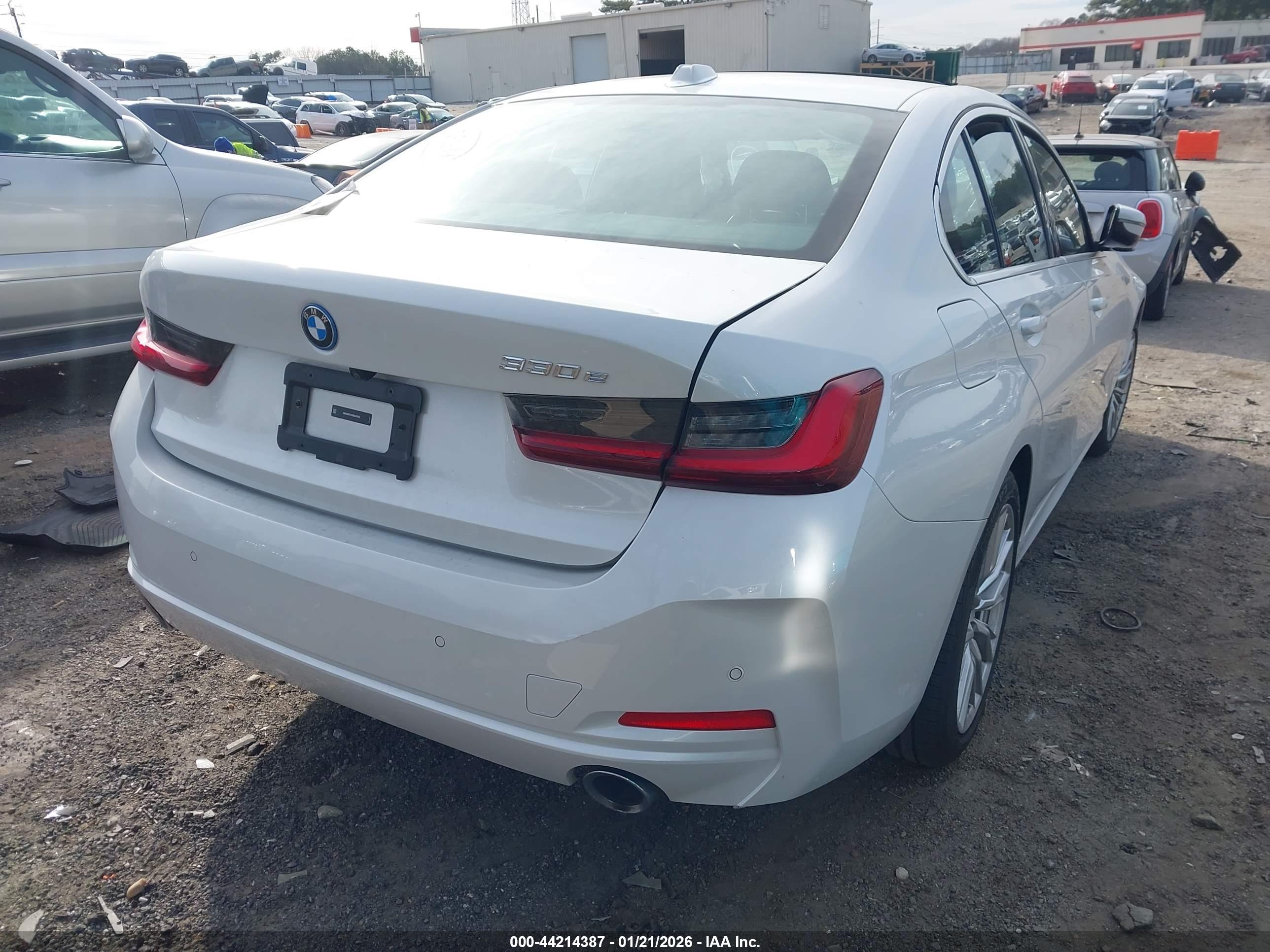 BMW 330E image 4