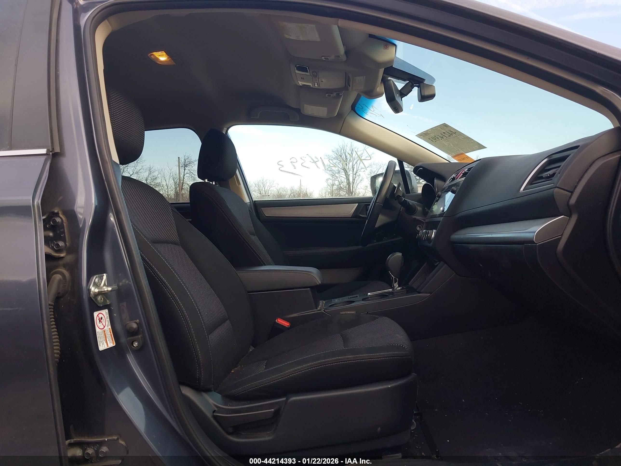 SUBARU OUTBACK image 5
