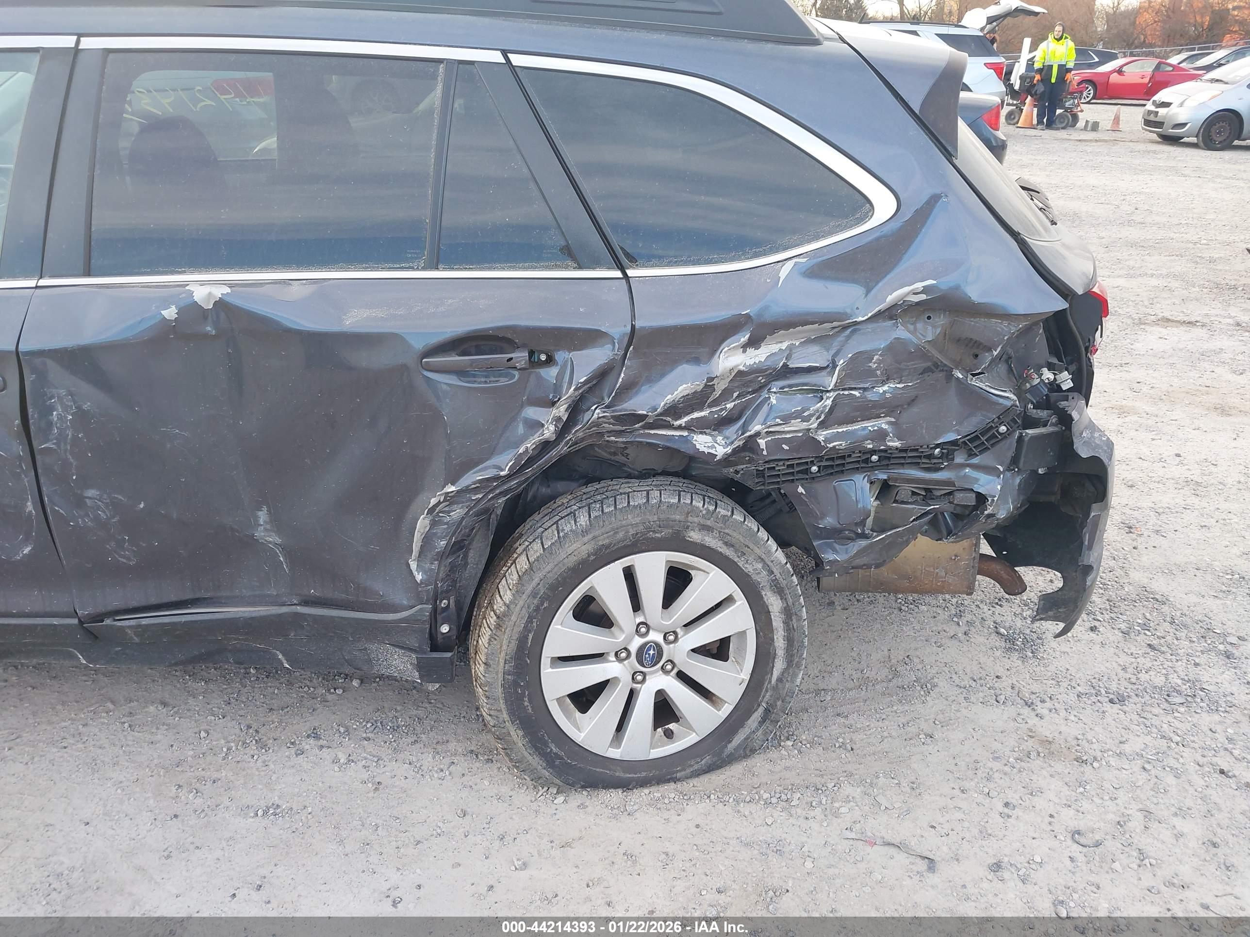 SUBARU OUTBACK image 6
