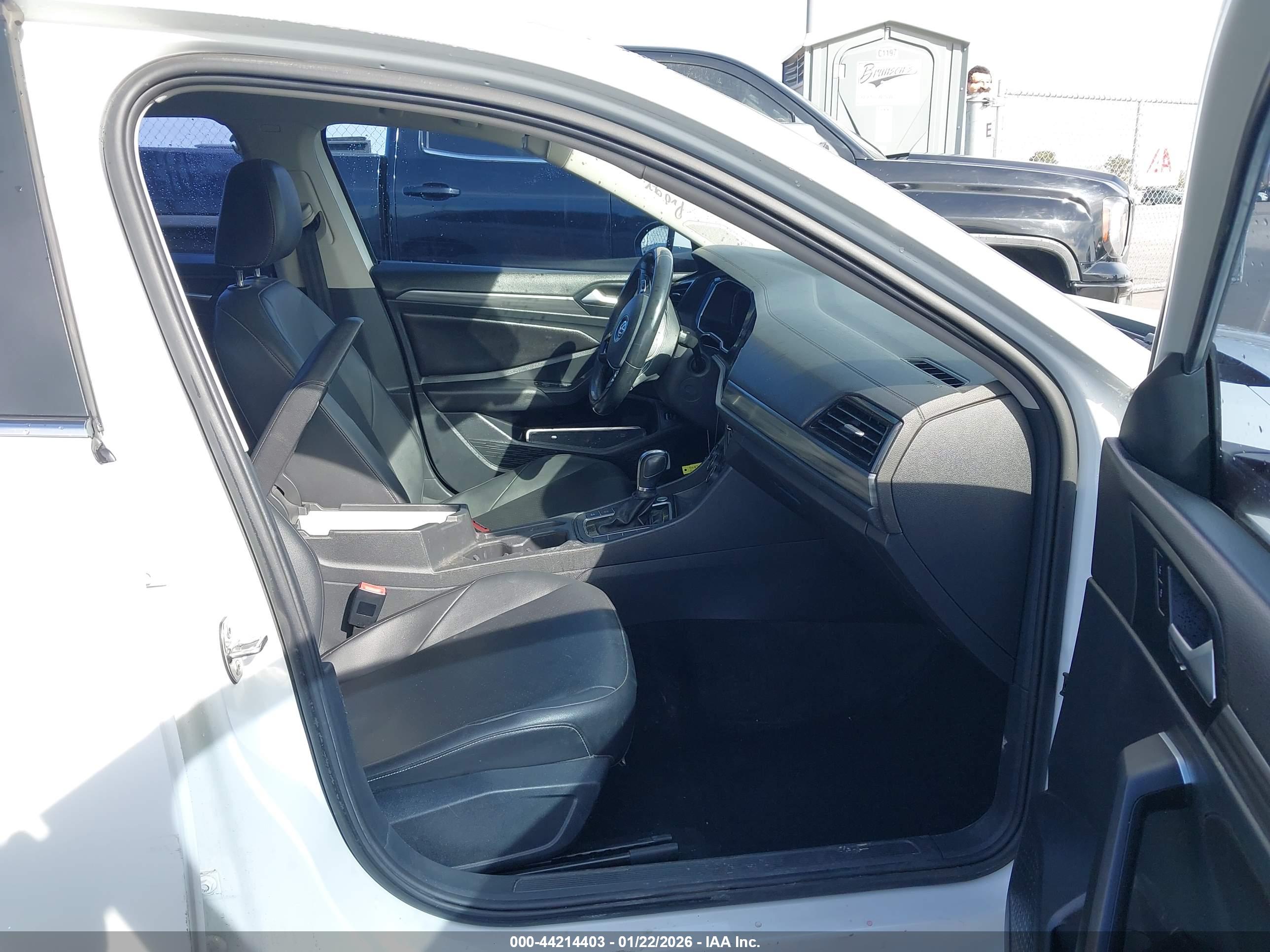 VOLKSWAGEN JETTA image 5
