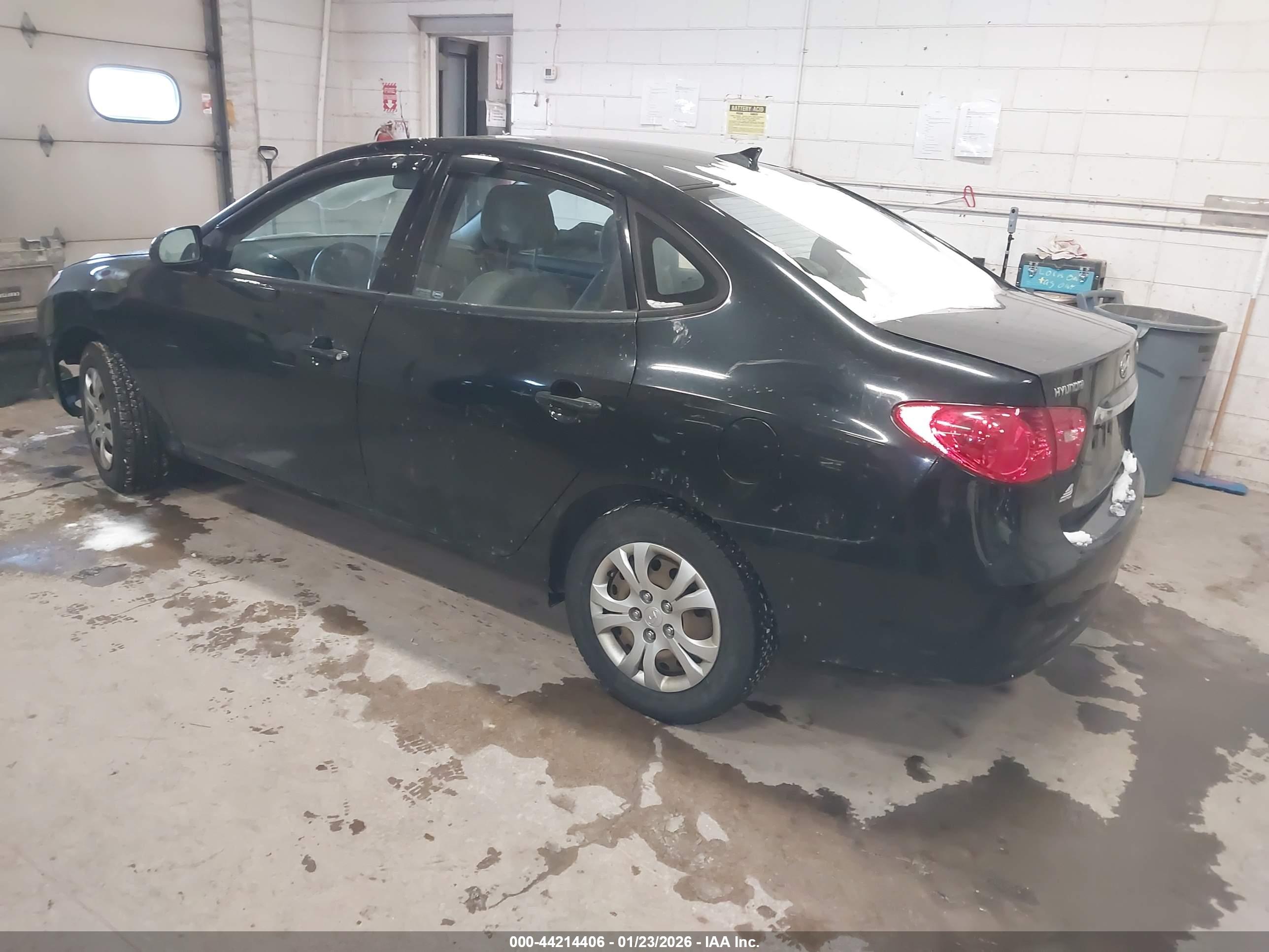 HYUNDAI ELANTRA image 3