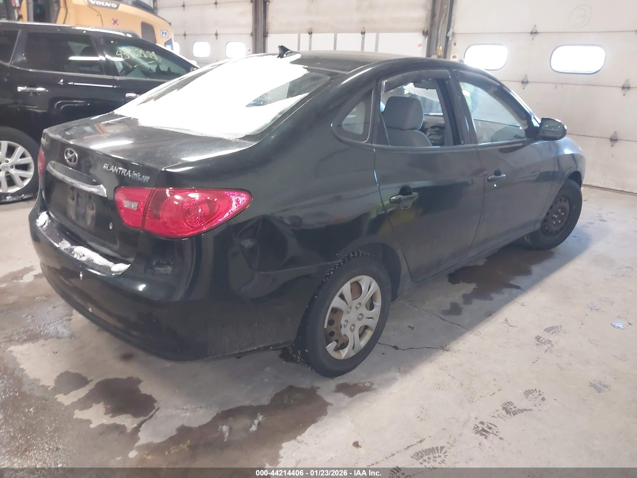 HYUNDAI ELANTRA image 4