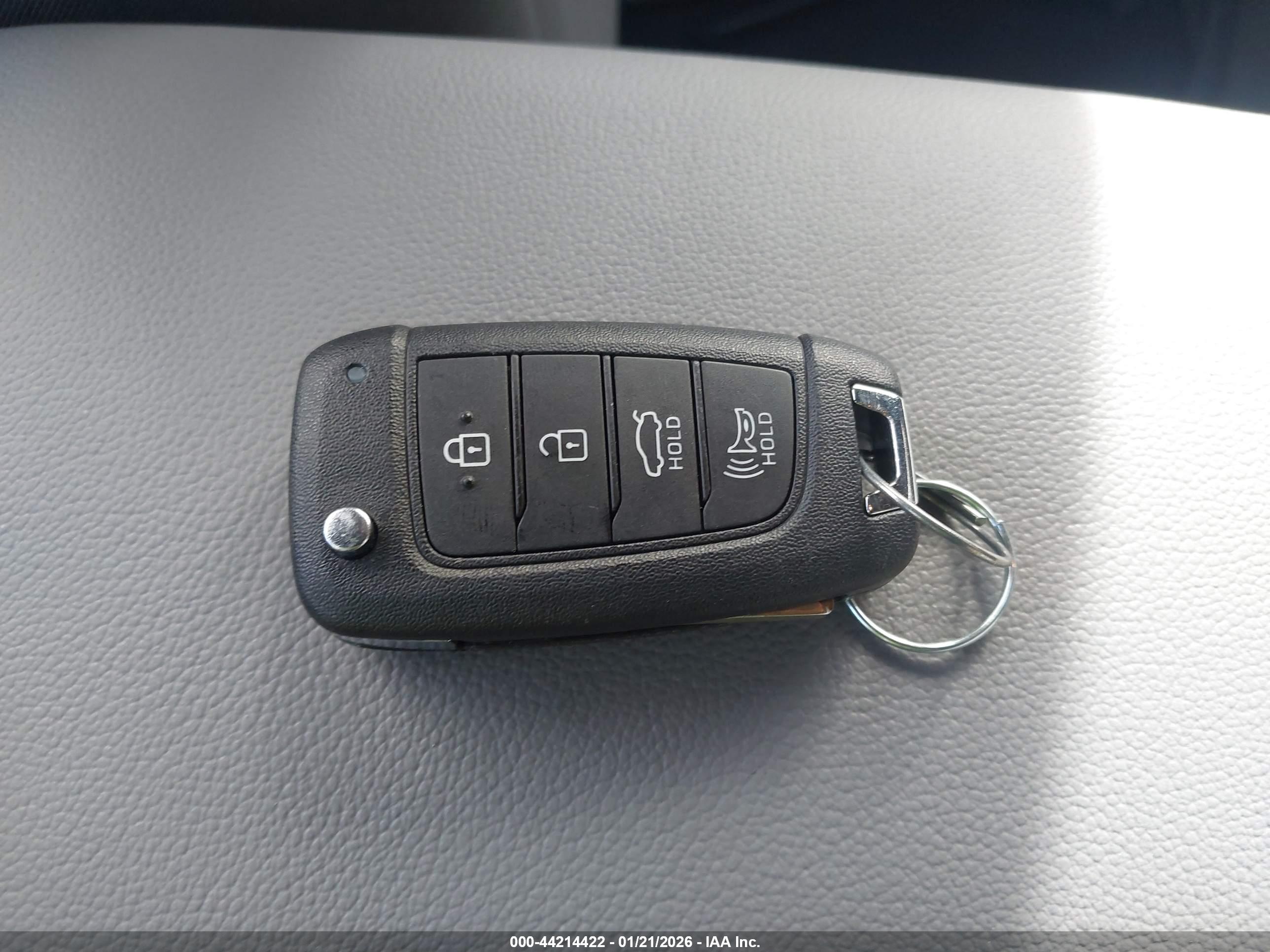 HYUNDAI ELANTRA image 11
