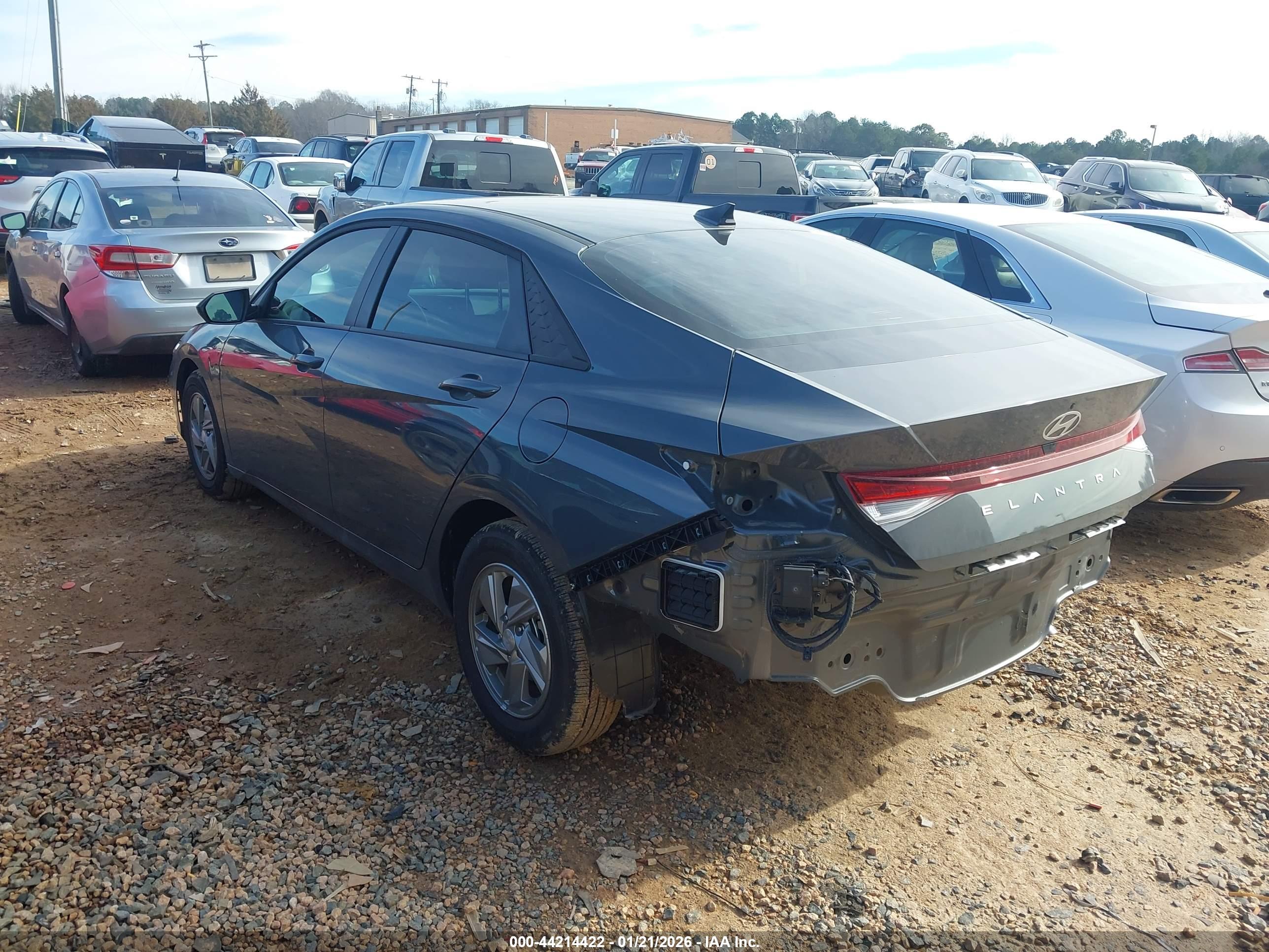 HYUNDAI ELANTRA image 3