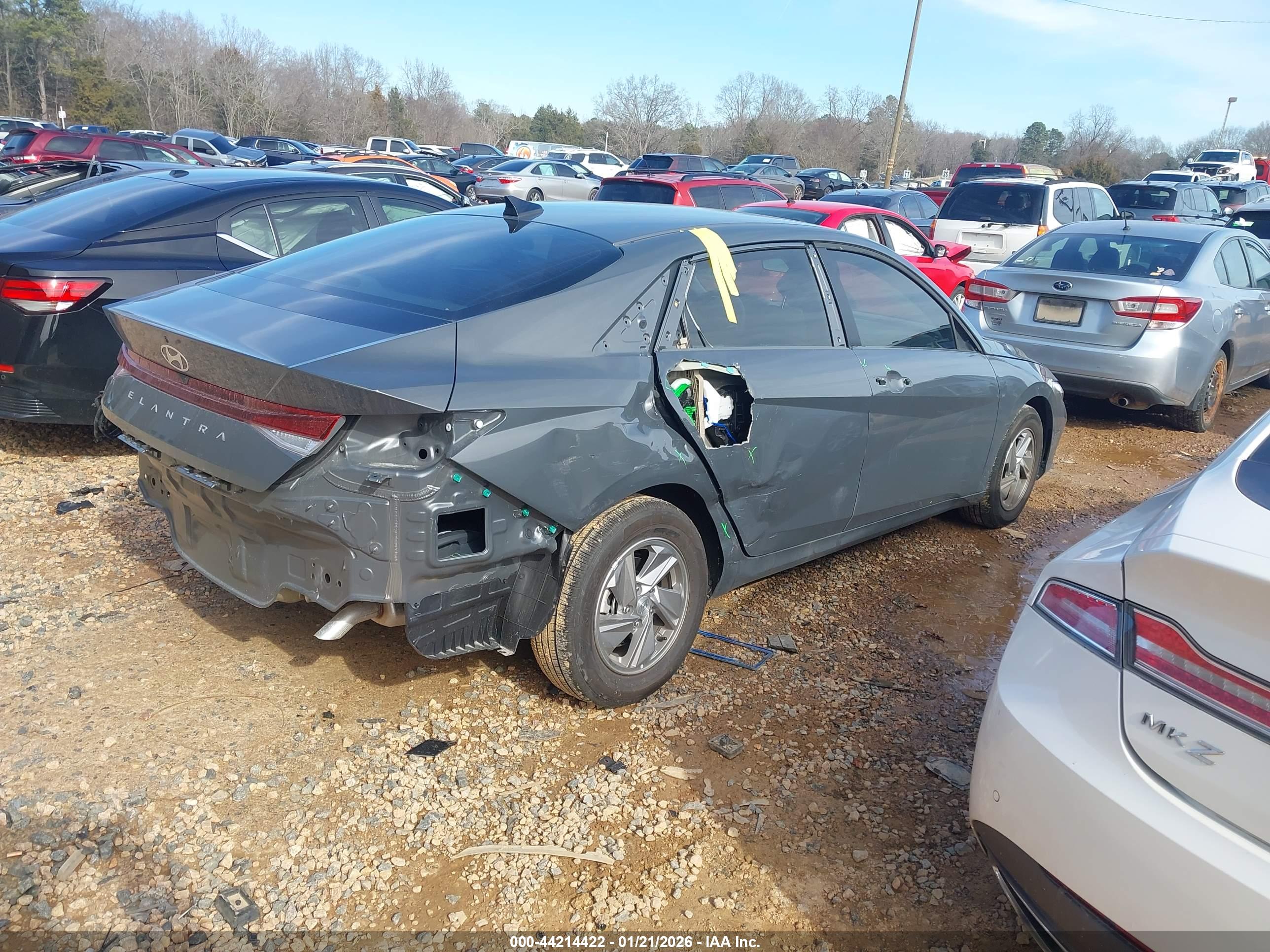 HYUNDAI ELANTRA image 4