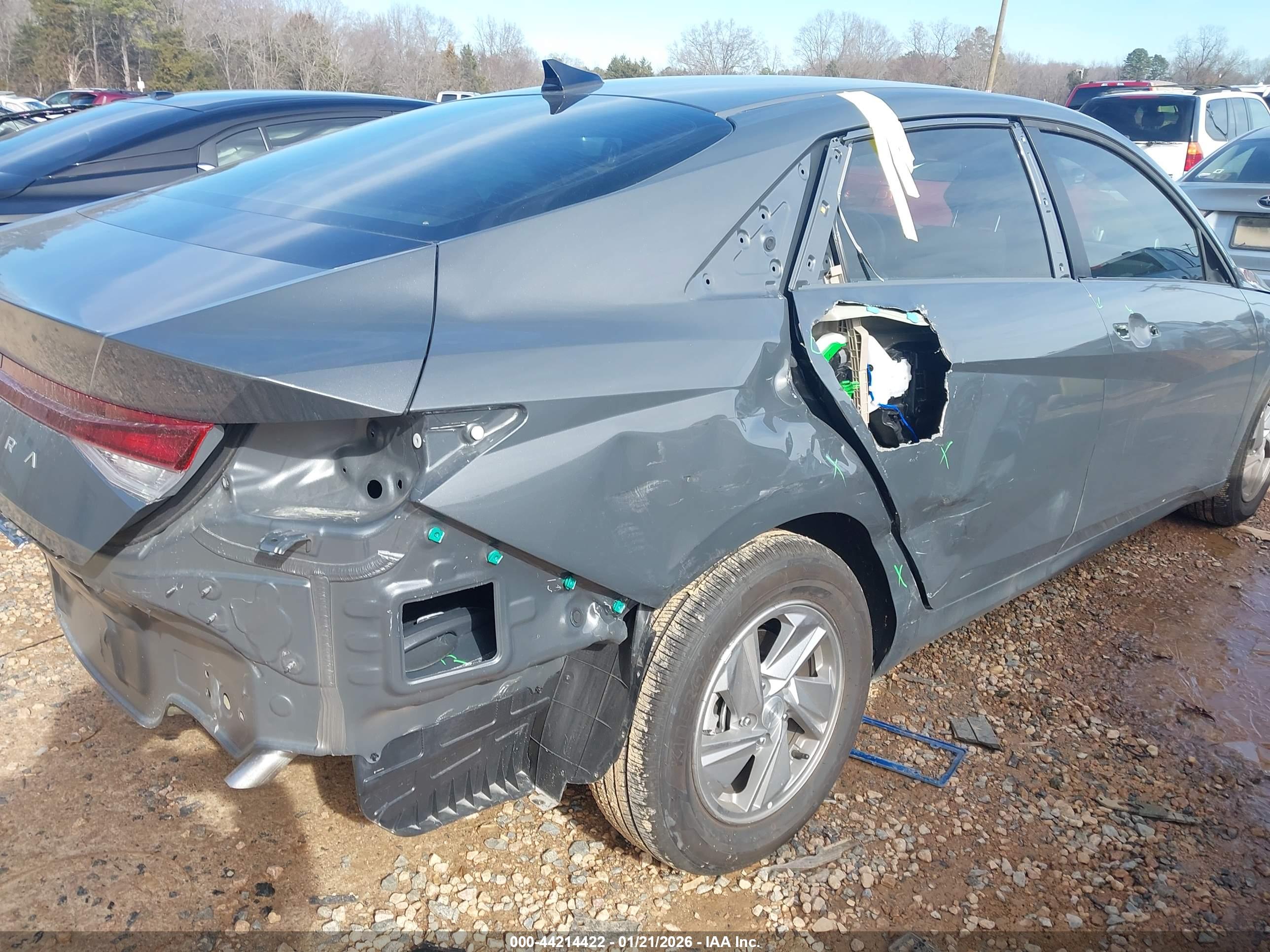 HYUNDAI ELANTRA image 6