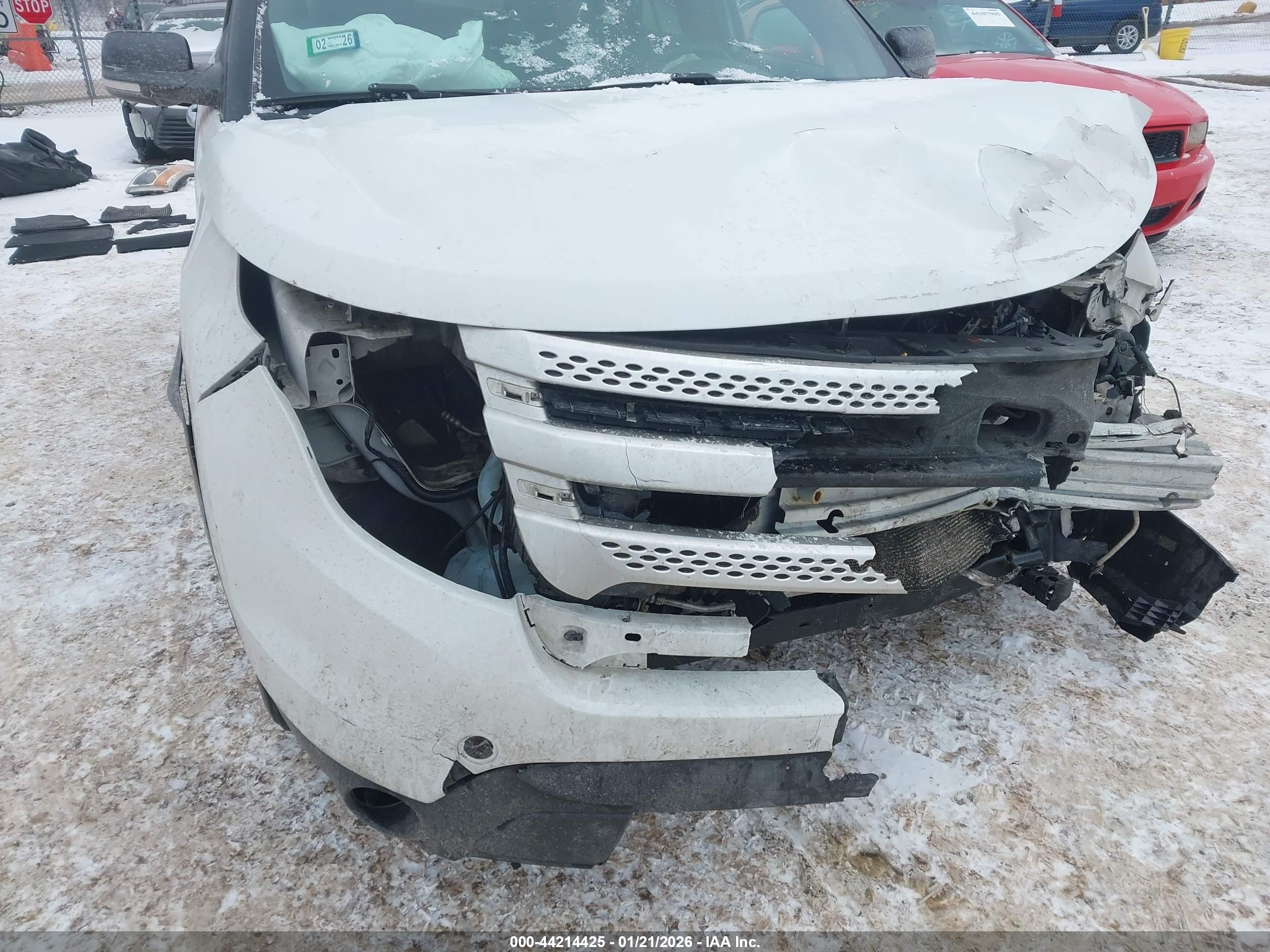 FORD EXPLORER image 6