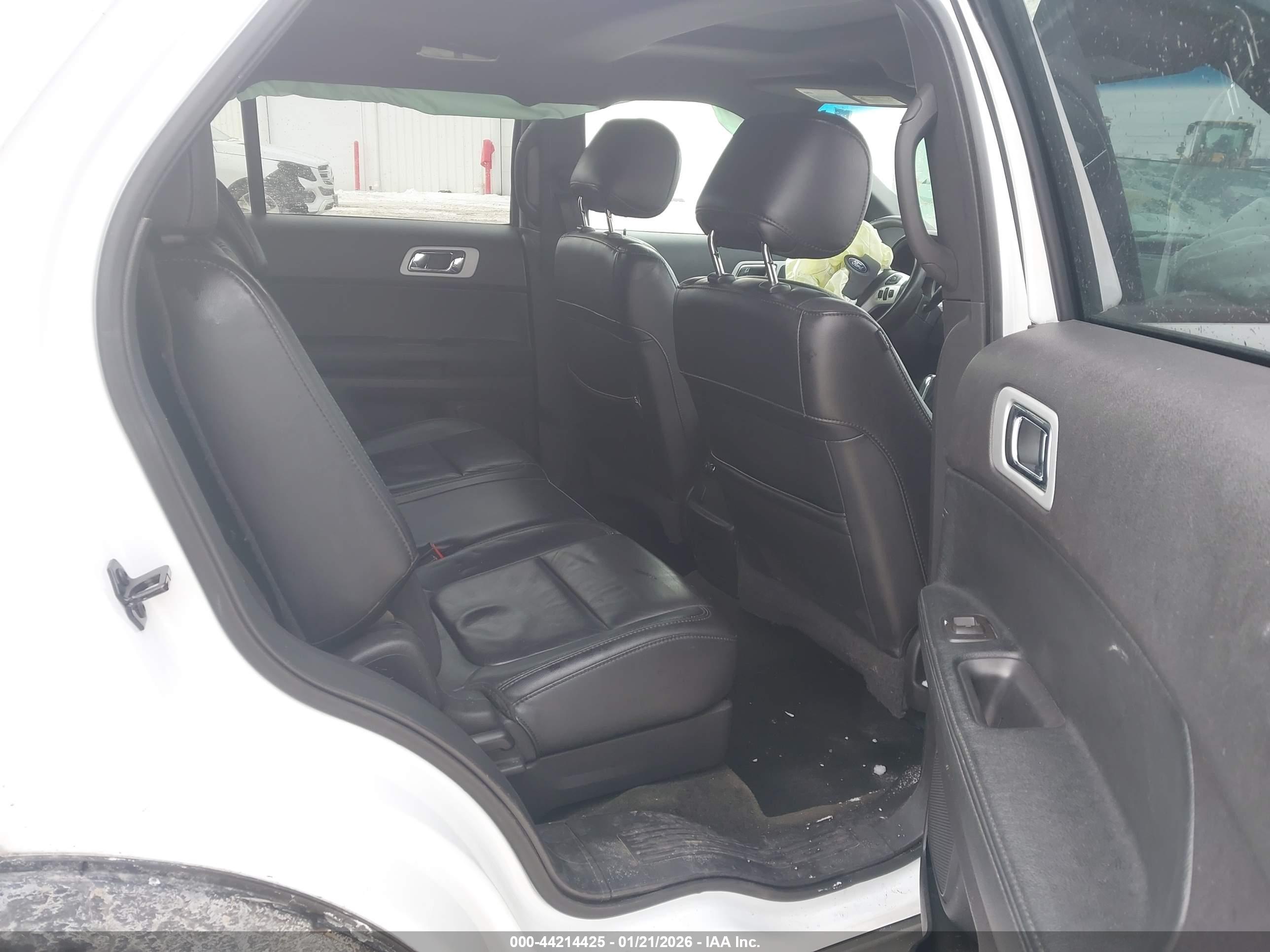 FORD EXPLORER image 8