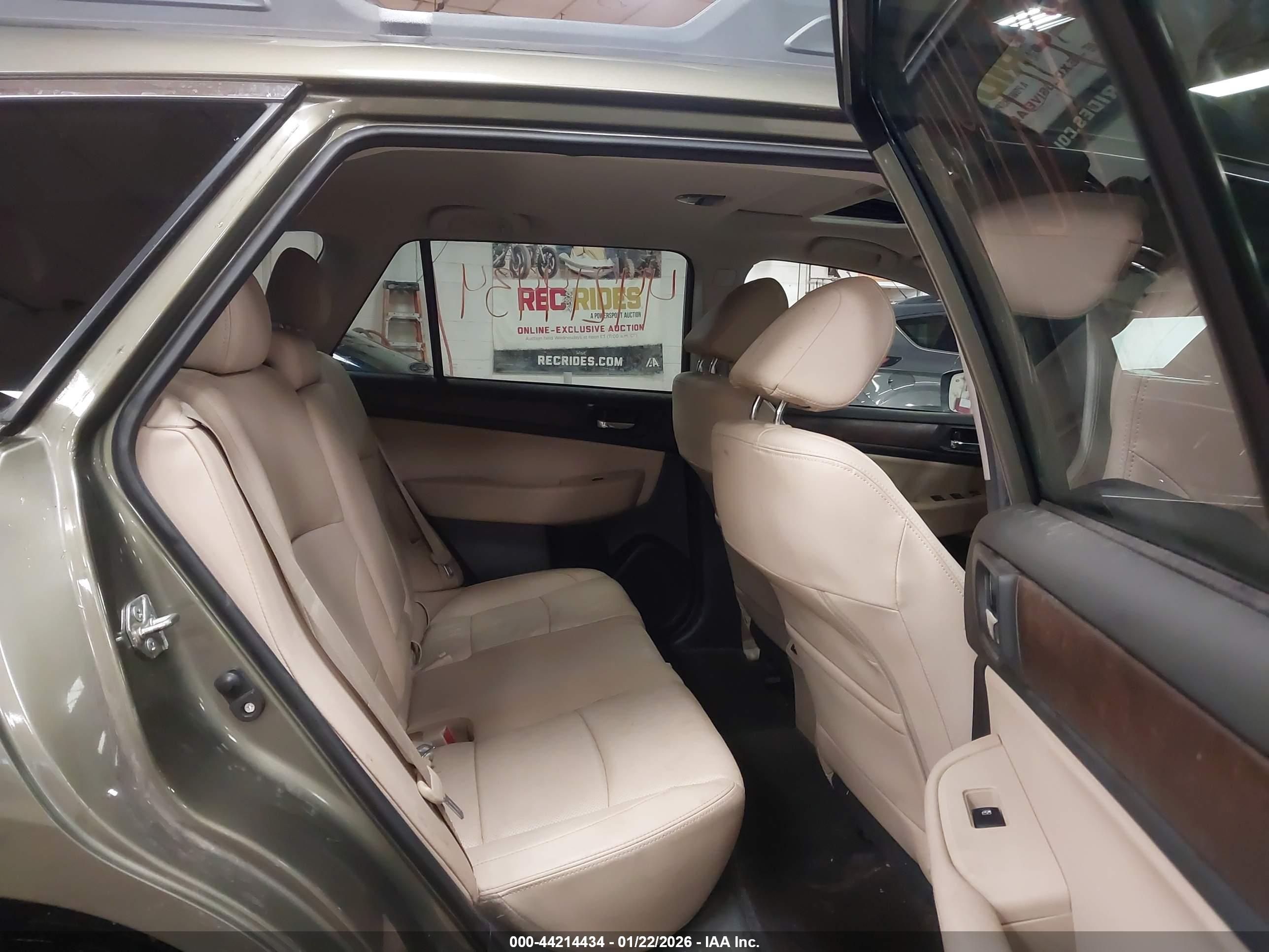 SUBARU OUTBACK image 8