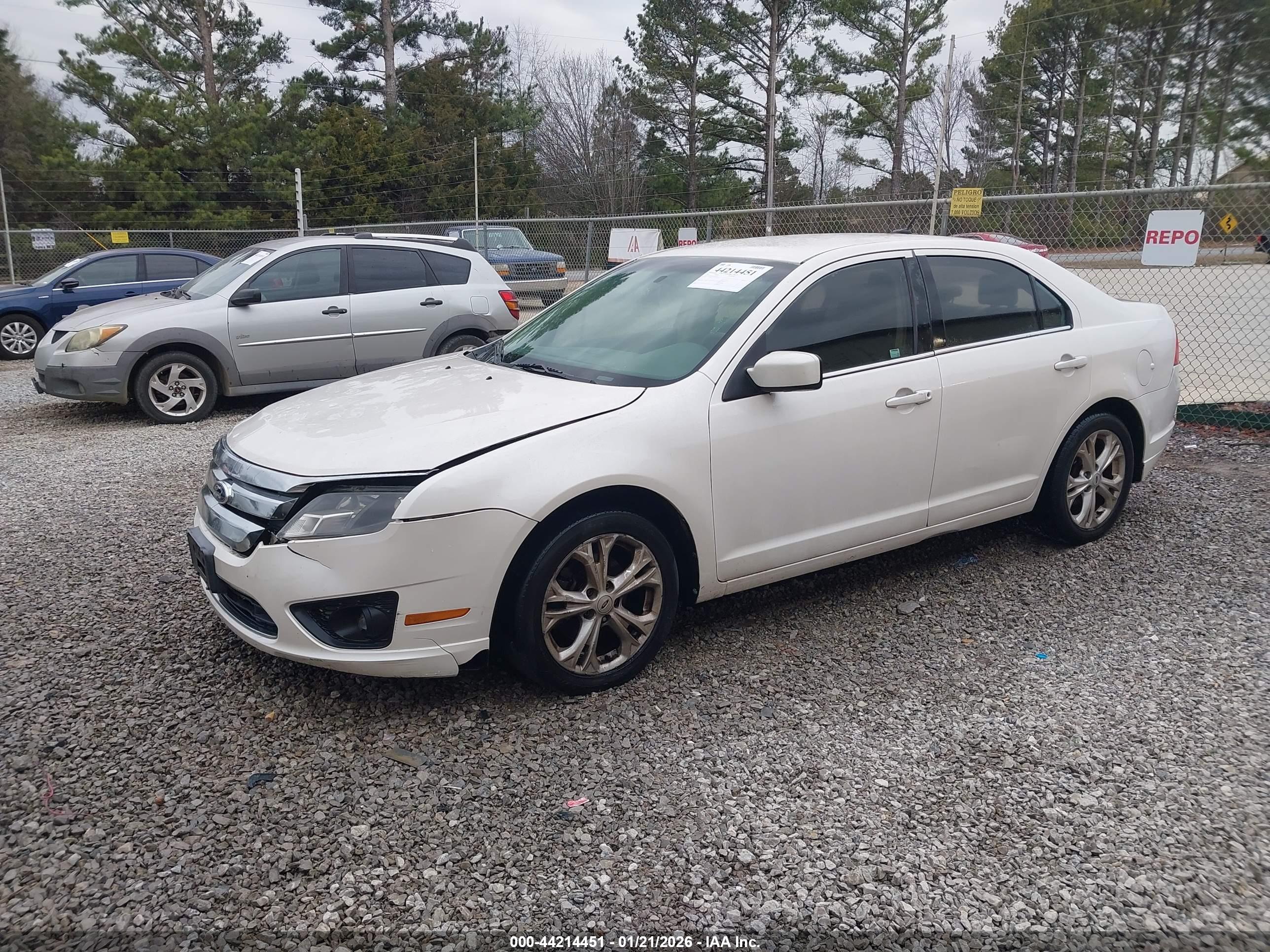 FORD FUSION image 2