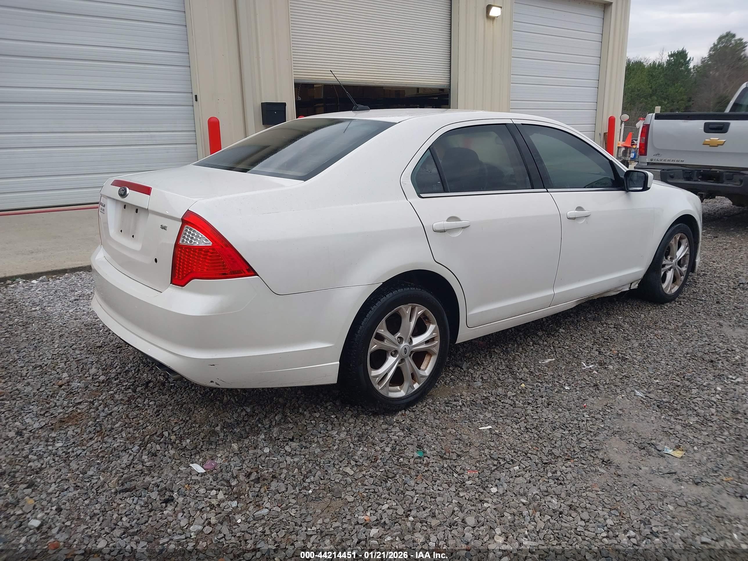 FORD FUSION image 4