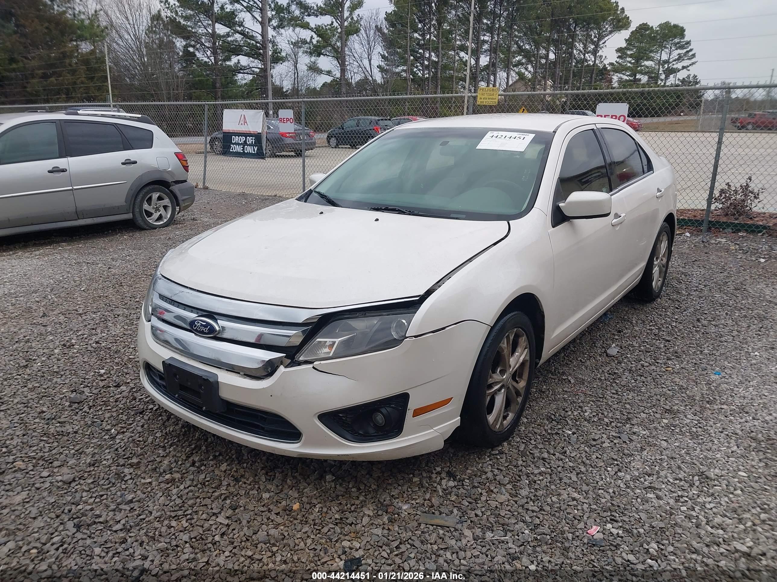 FORD FUSION image 6