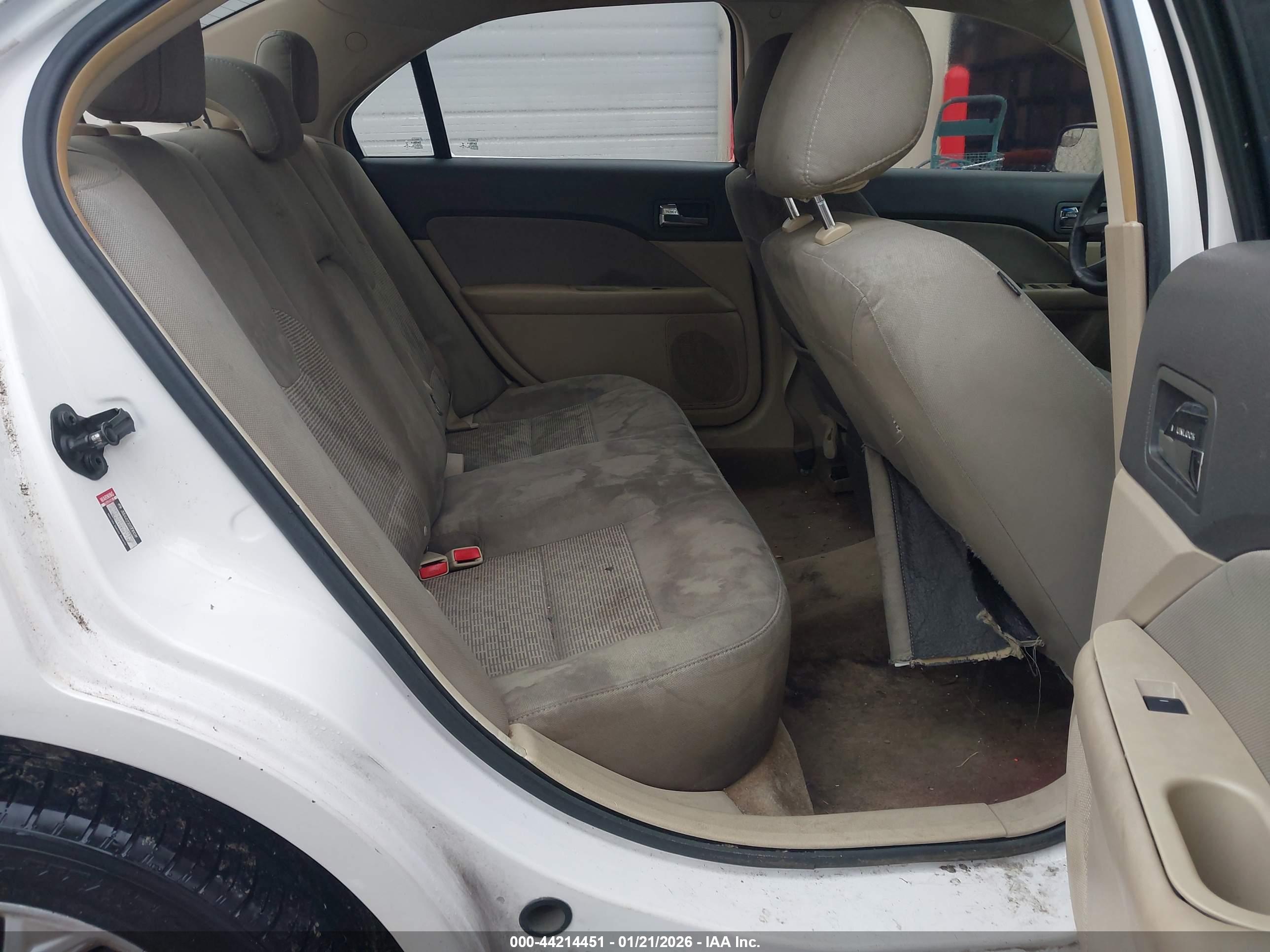 FORD FUSION image 8