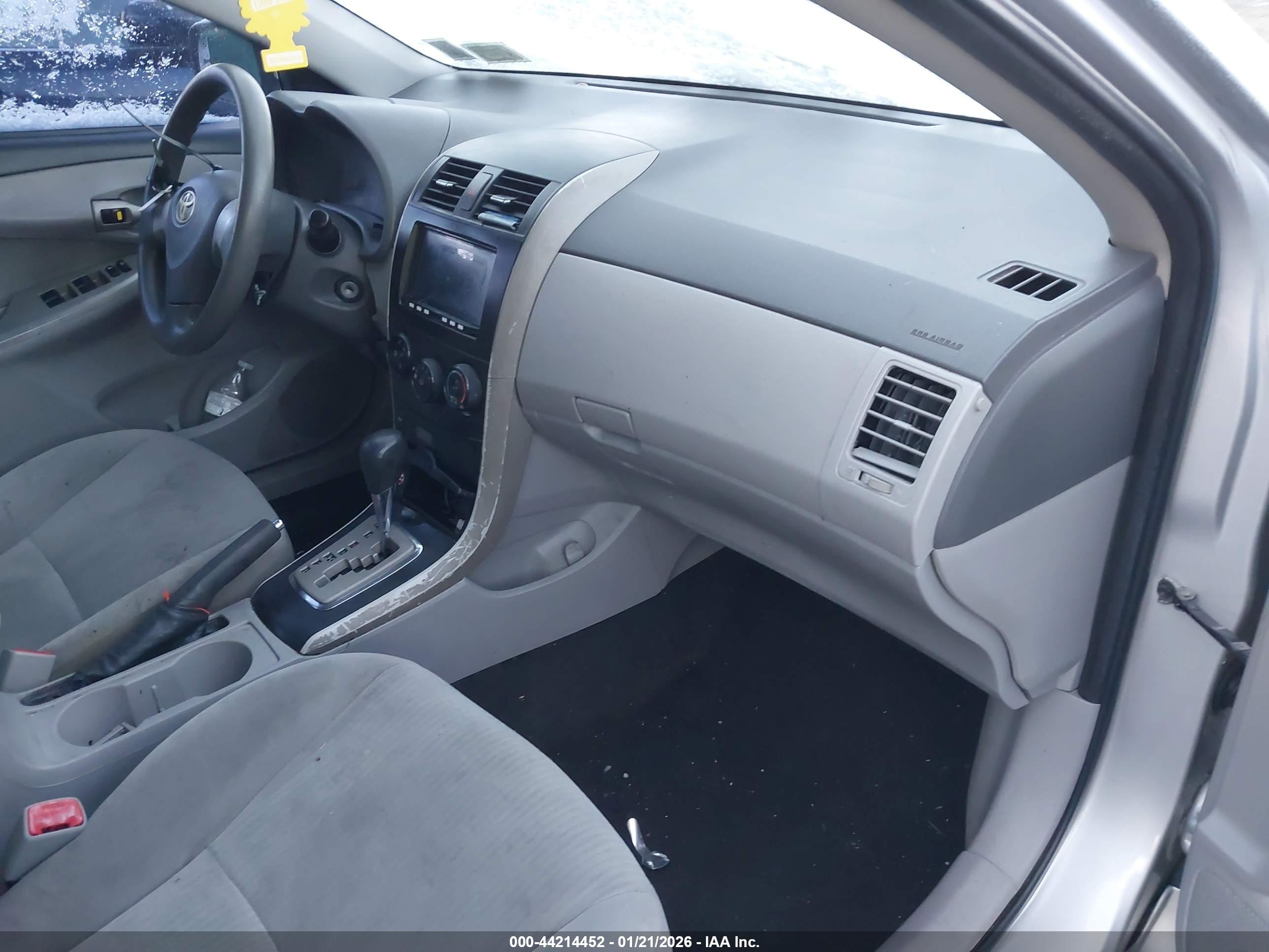 TOYOTA COROLLA image 5