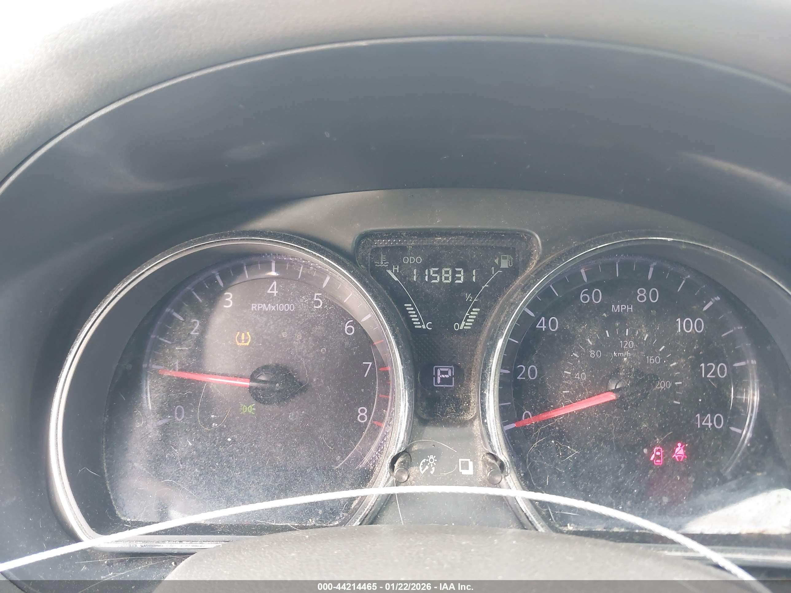 NISSAN VERSA image 7