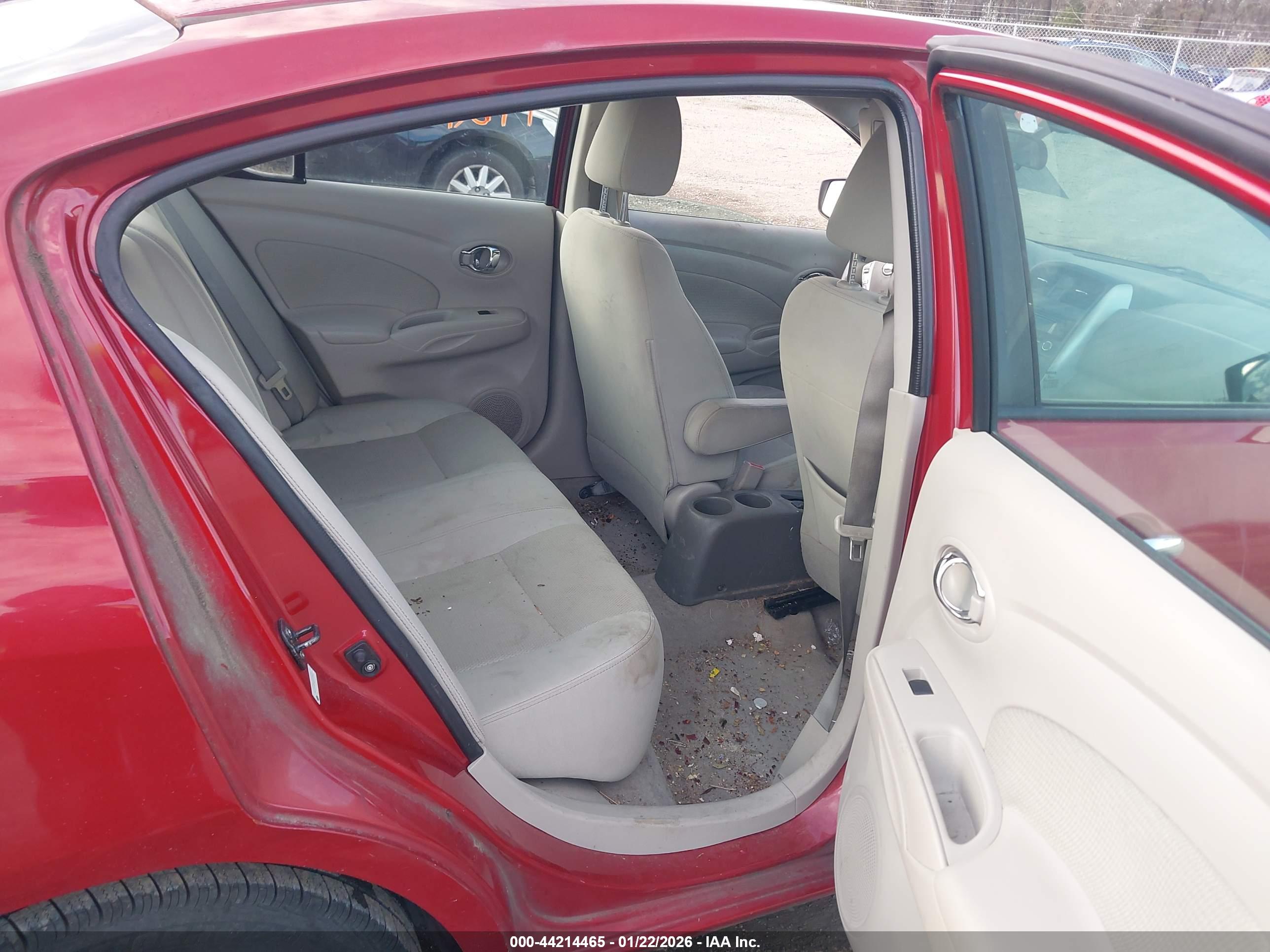 NISSAN VERSA image 8