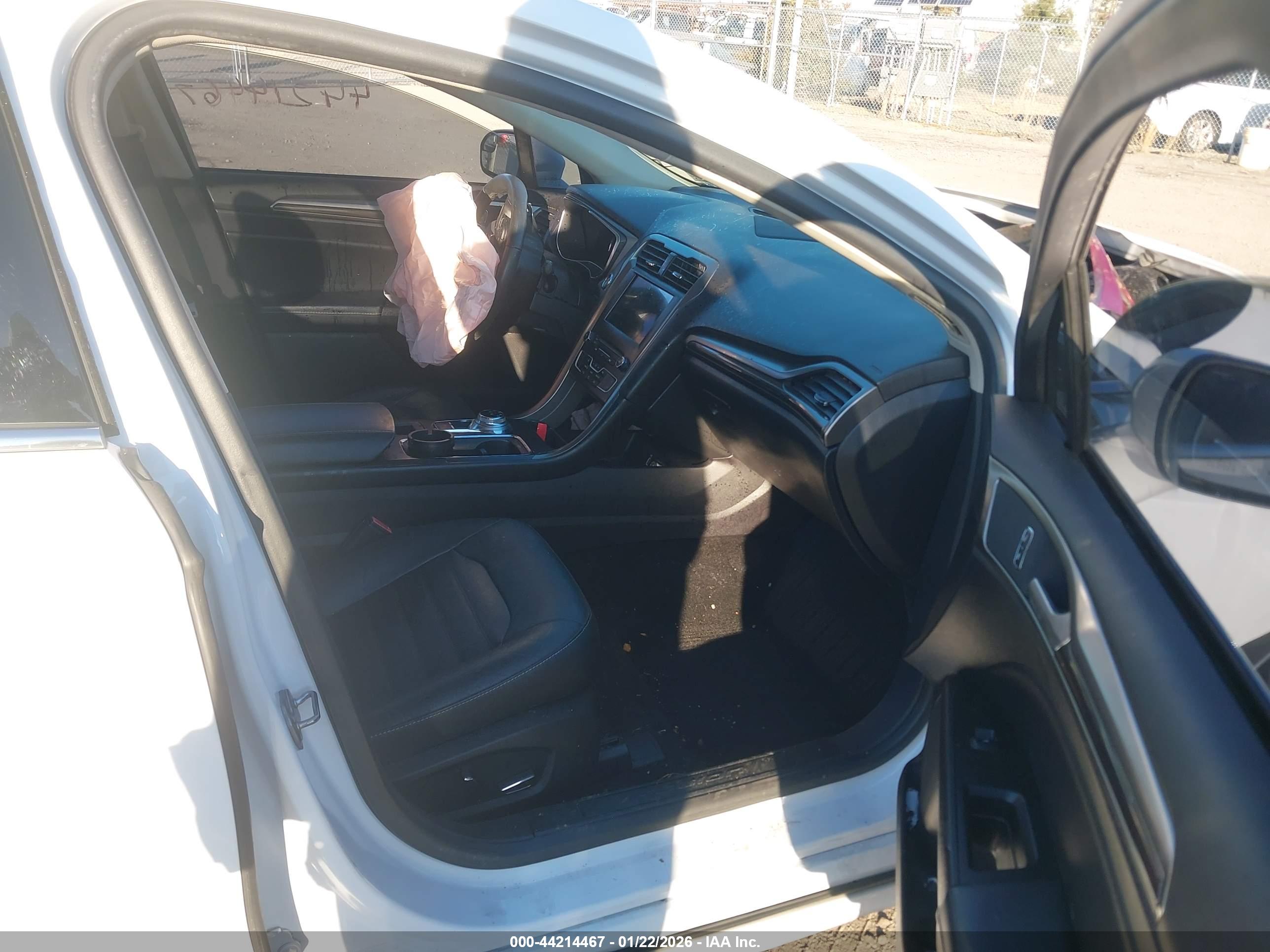 FORD FUSION image 5