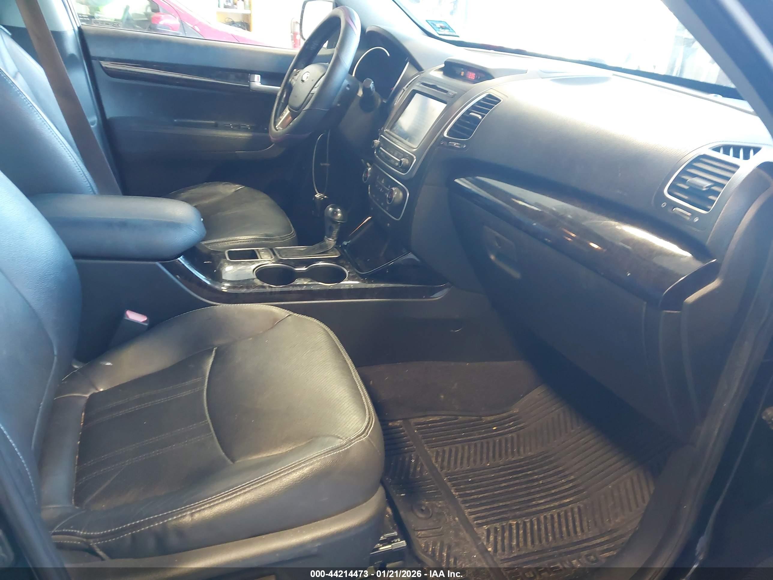 KIA SORENTO image 5